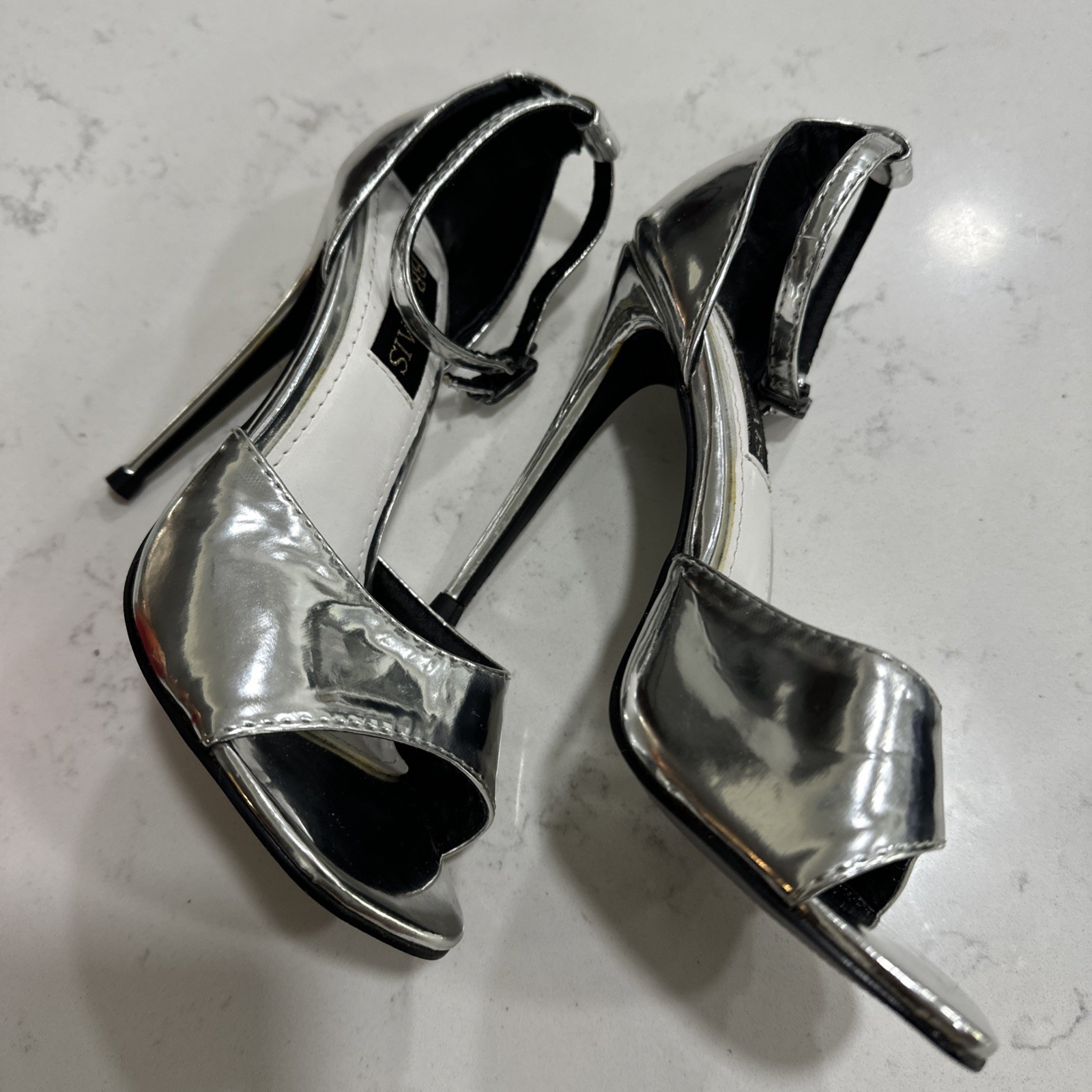 Jojo Bragais Silver Heels «JEHZA»Official Footwear 69th Miss Universe Size 5