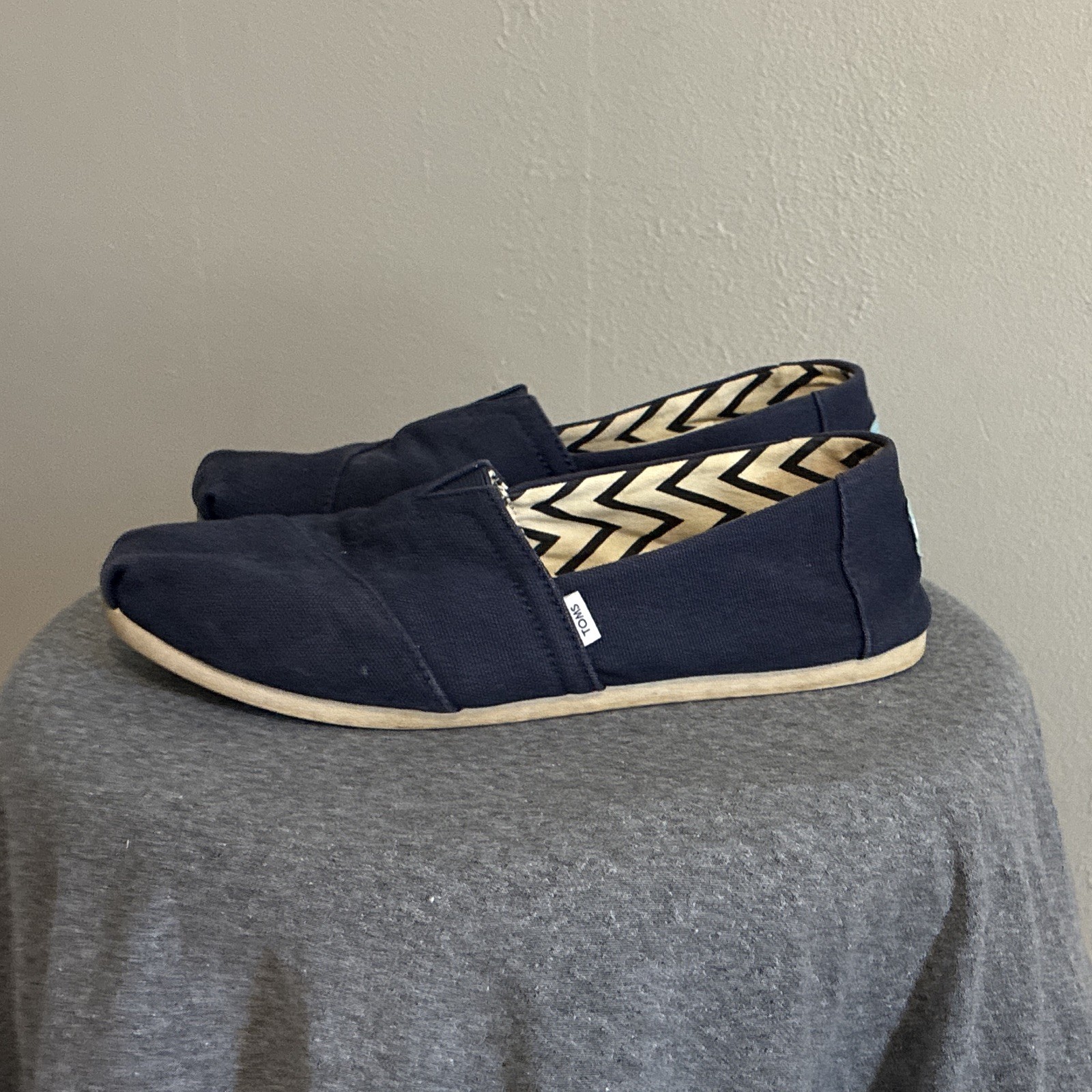 TOMS Women’s Blue Canvas Slip-On Flats US 8 Chevron Lined Round Toe Logo