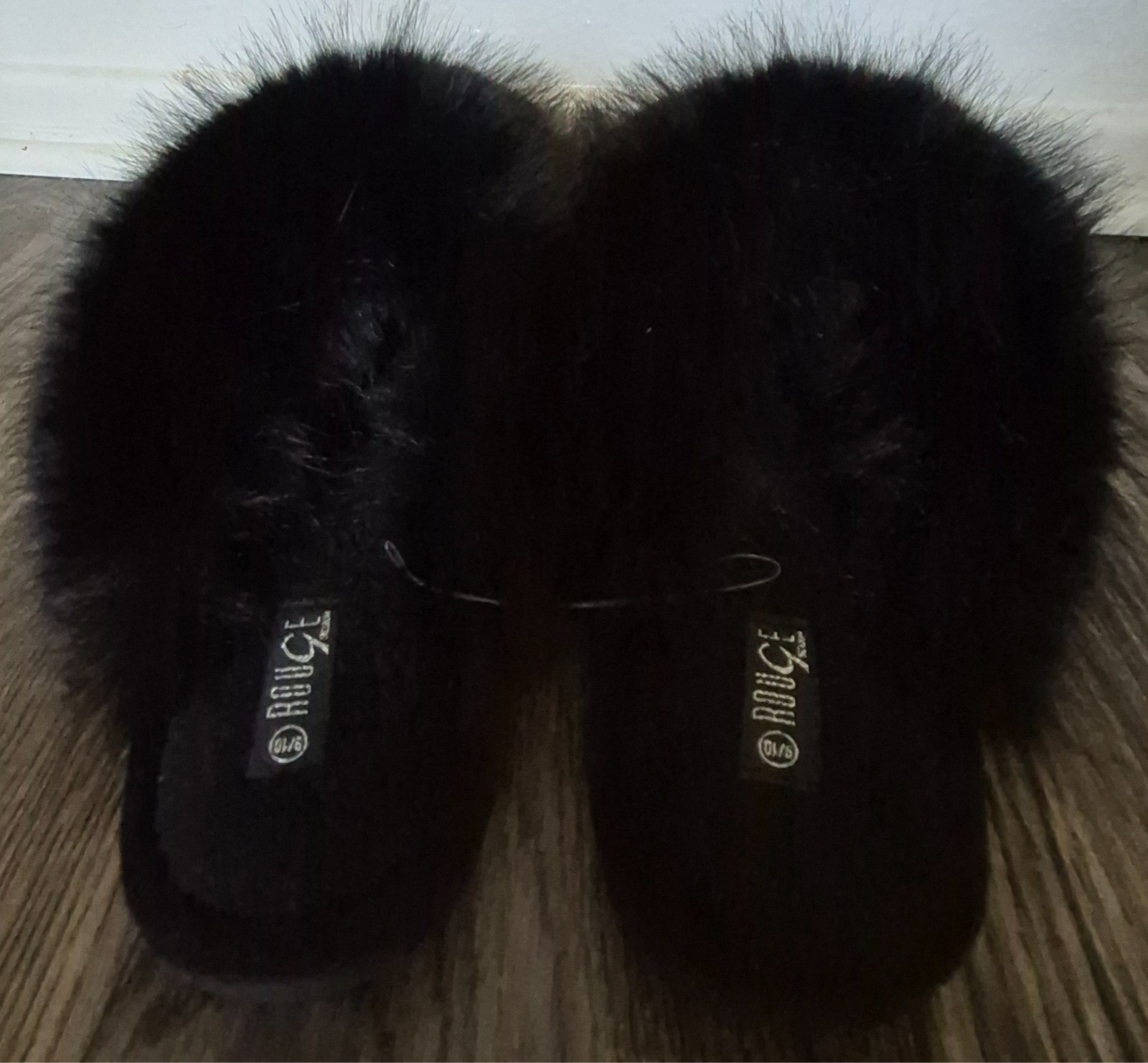 Women’s Faux Fur Fluffy SLIDES Black Size 9/10 Slippers Soft Comfortable Plush