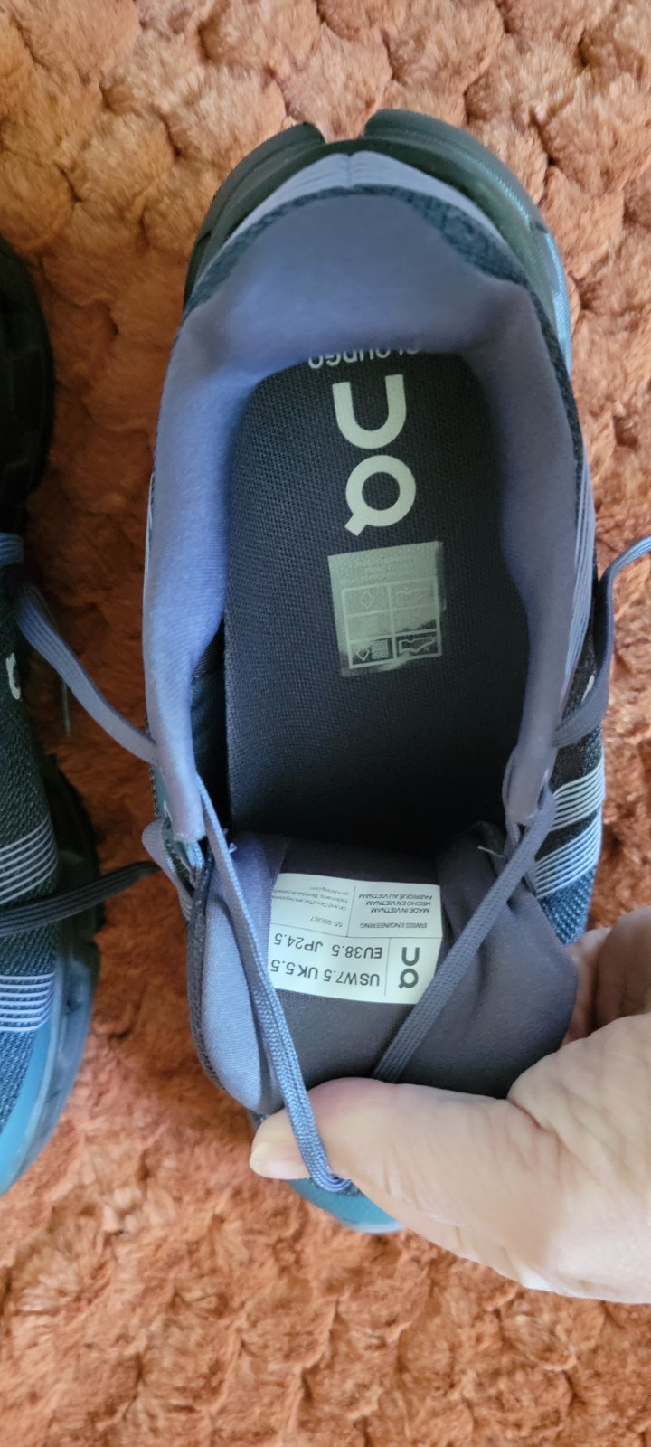 On Cloudgo Woman’s Blue/Purple Lace-Up Athletic Sneaker, Pre-owned.