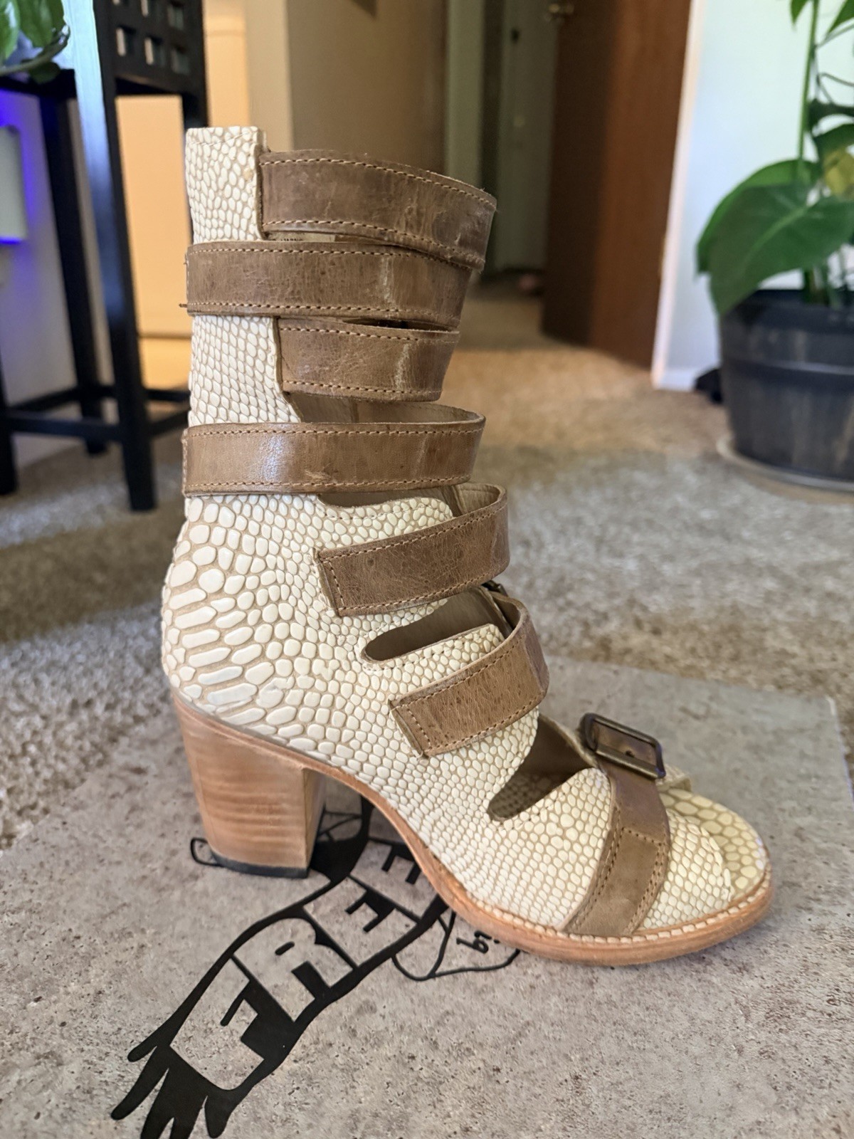 Freebird by Steven Womens Gladiator Snake Print Leather Buckle Sandals 7