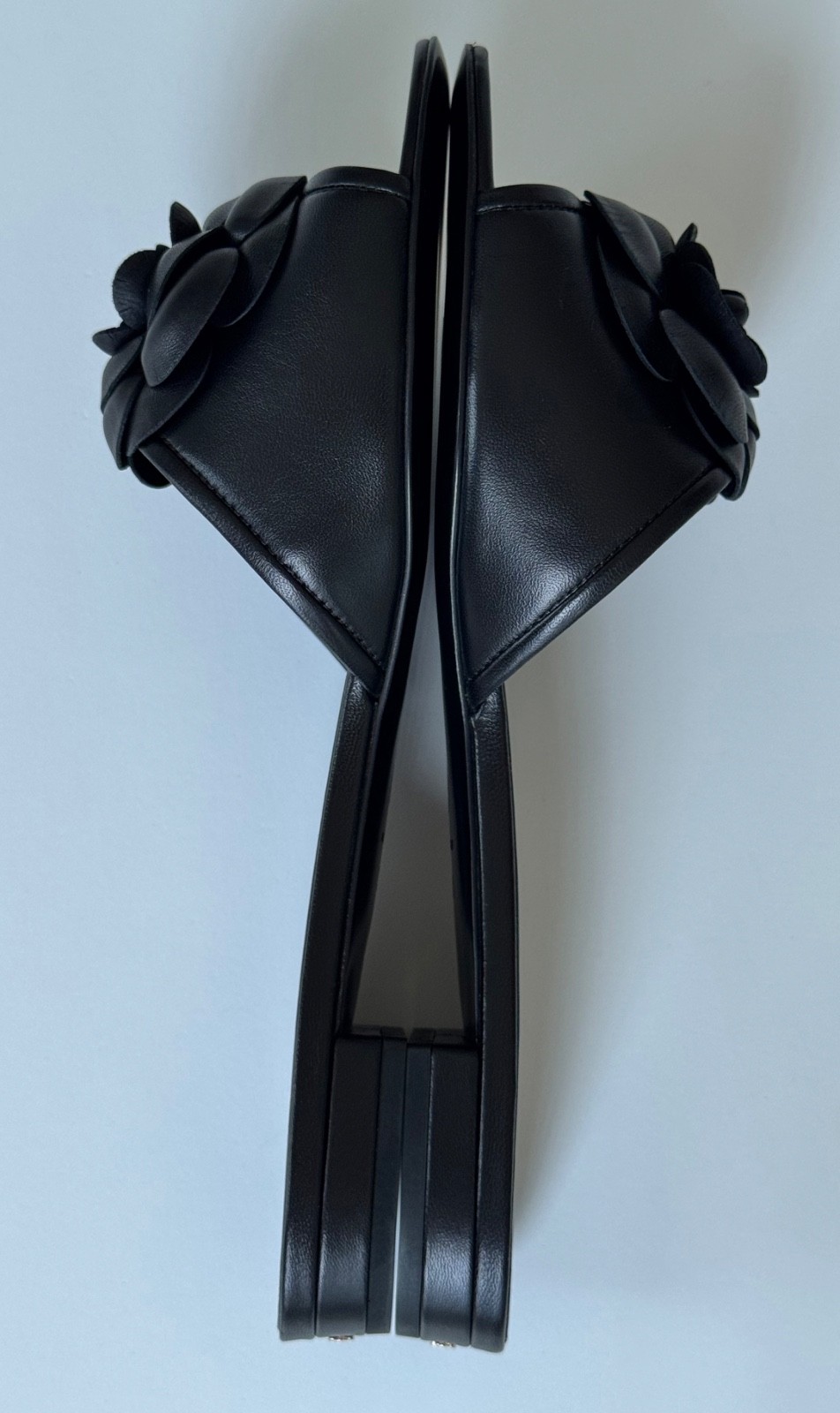 NEW CHANEL BLACK LEATHER CAMELLIA FLOWER SLIDES FLATS MULES SANDALS 38.5