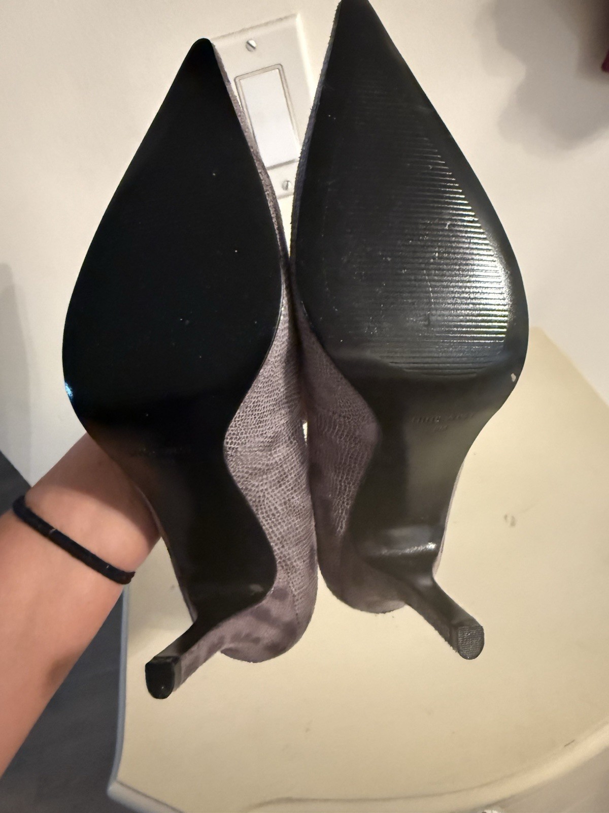 Gray Reptile Print Nine West Pumps Size 8 Excellent Condition 4 Inch Heel
