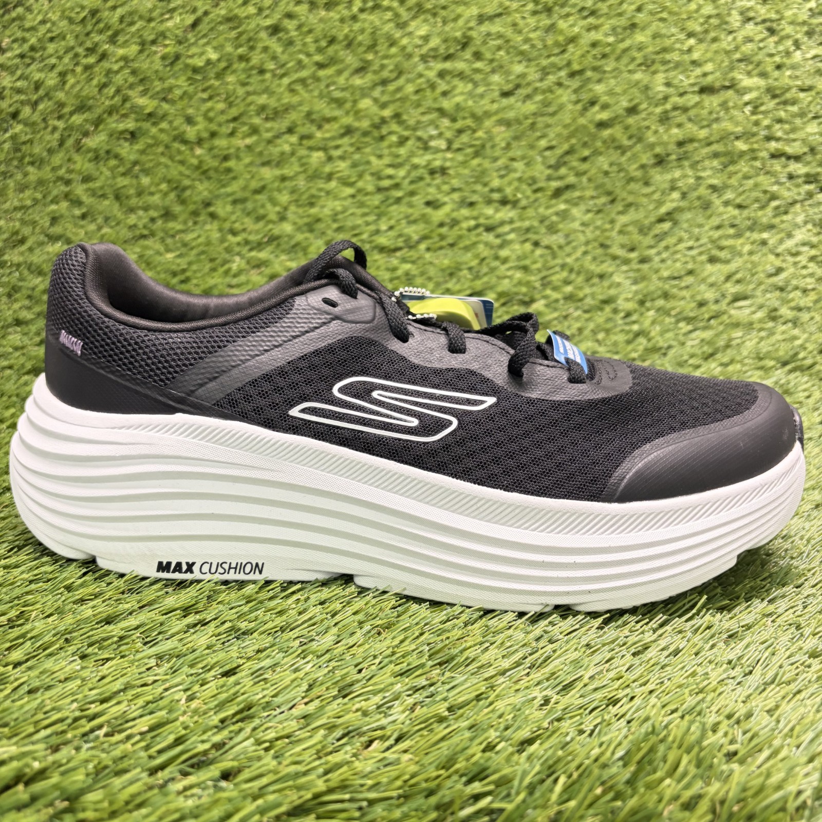 Skechers Max Cushioning Endeavour Womens Size 11 Black Running Shoes Sneakers