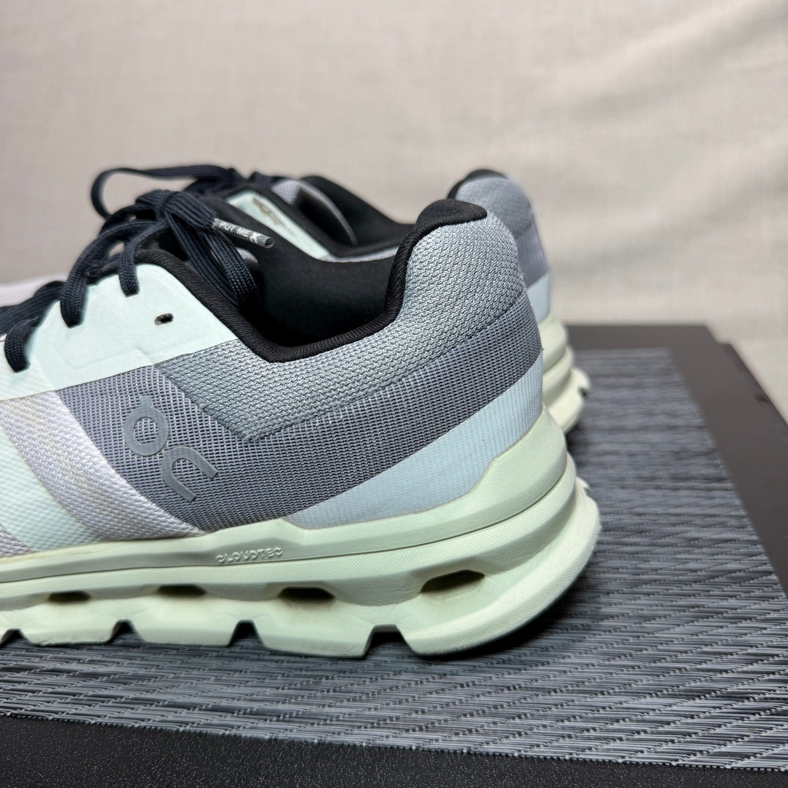 On Running Cloudrunner – Womens 8 – Frost Aloe Athletic Jogging 46.99019