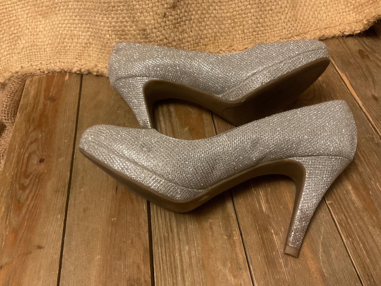 Worthington Hula Silver Glitter Platform Pumps Heels Metallic Comfort Size 7.5M