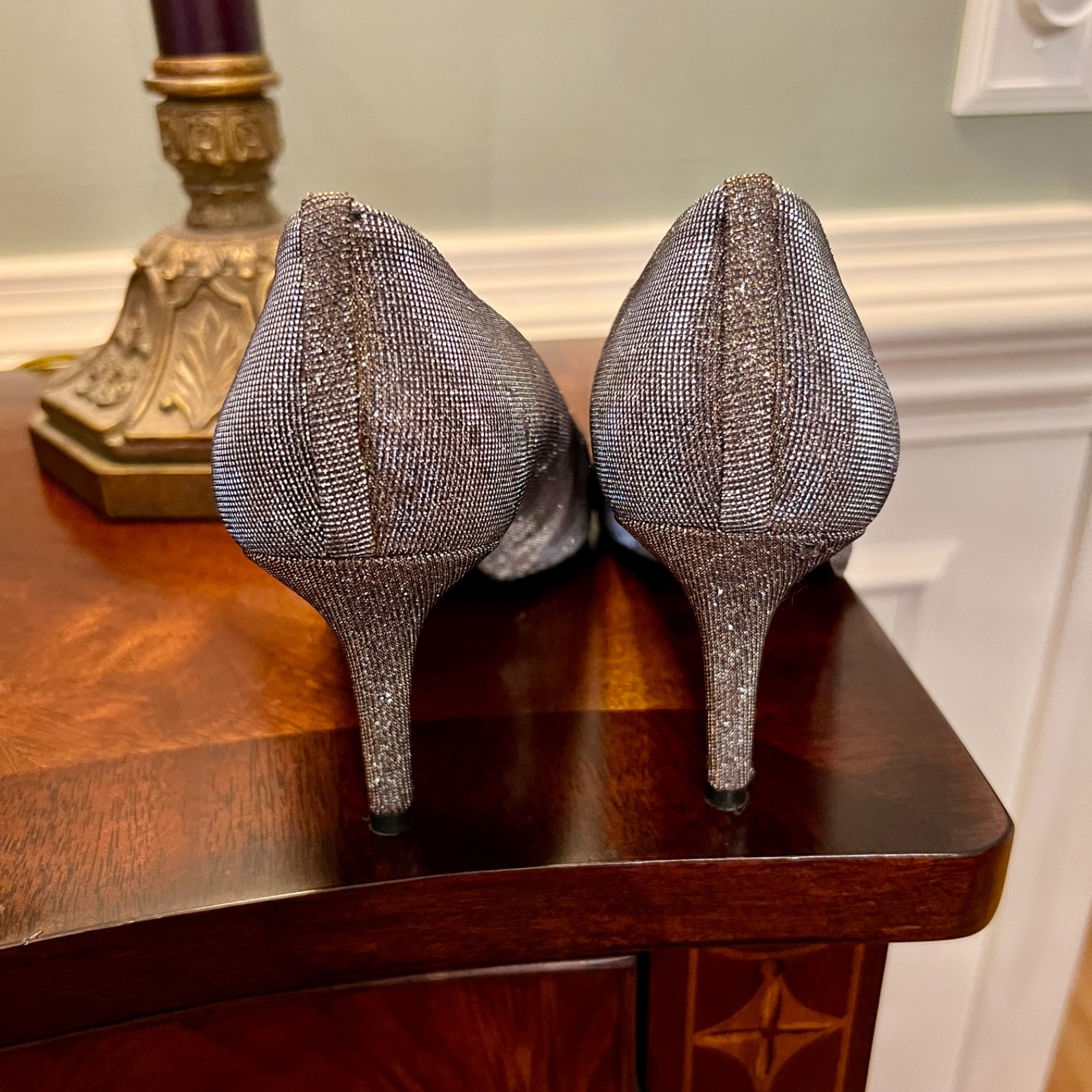 EUC Stuart Weitzman Silver Bronze Pyrite Nocturn Bowover Open Toe Pump Heels 9 M