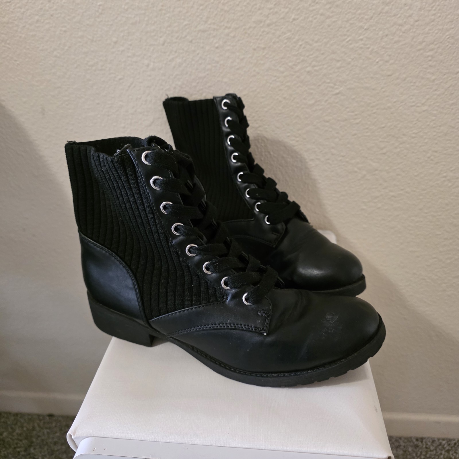​Women’s Black Combat Boots Sock Ankle Knit Inset Lace Up Lug Sole Size 8 Grunge
