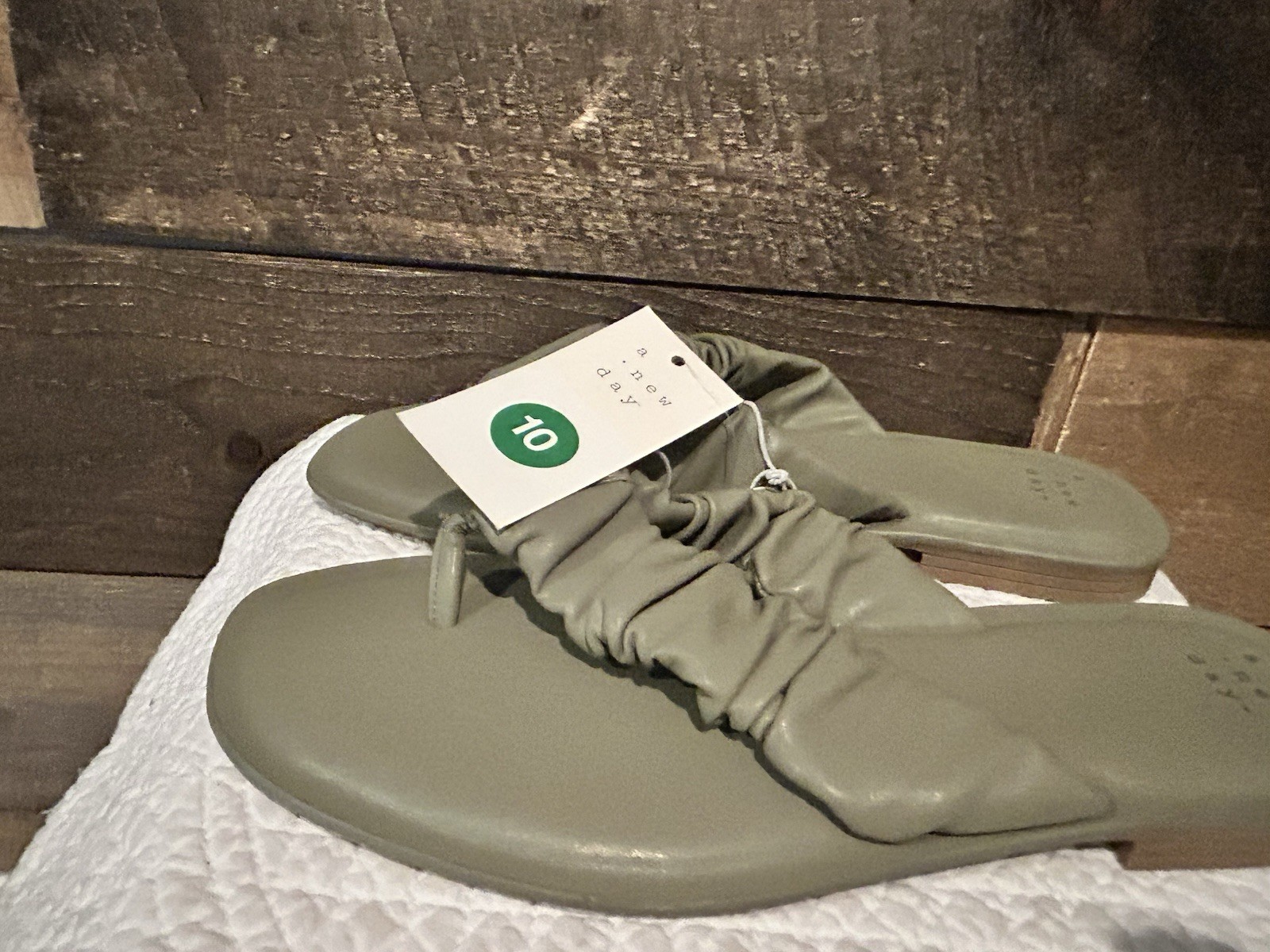 A New Day Green blossom Memory Foam Ruched Thong Sandal Women Size 10 New