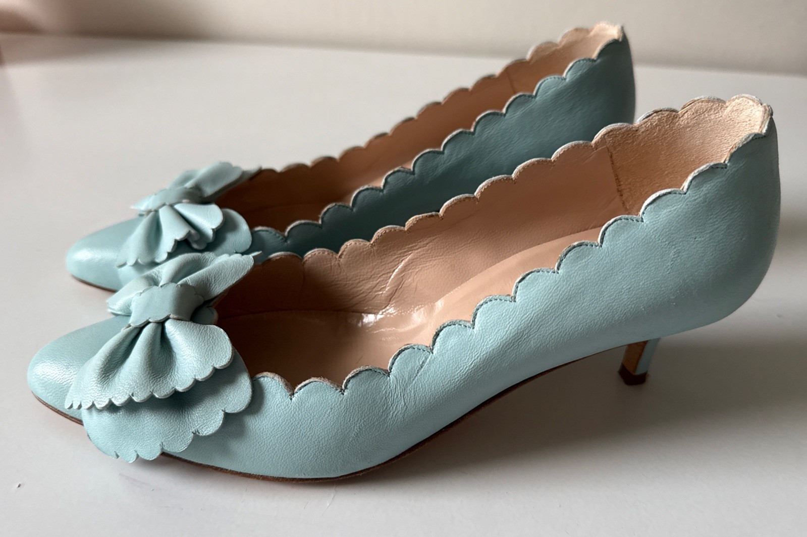 Oscar De La Renta Light Blue Scalloped Leather Heels Women’s Size 7
