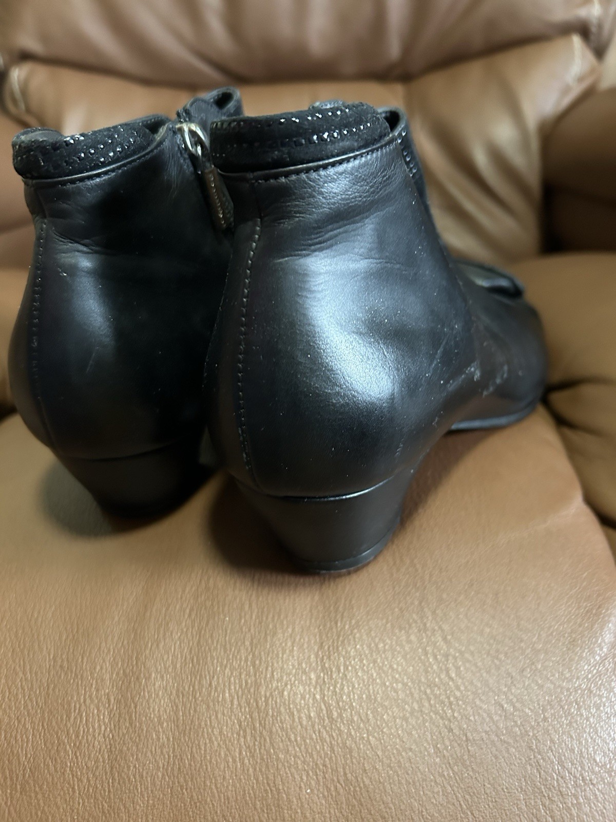 Beautifeel Black Leather Bootties 38