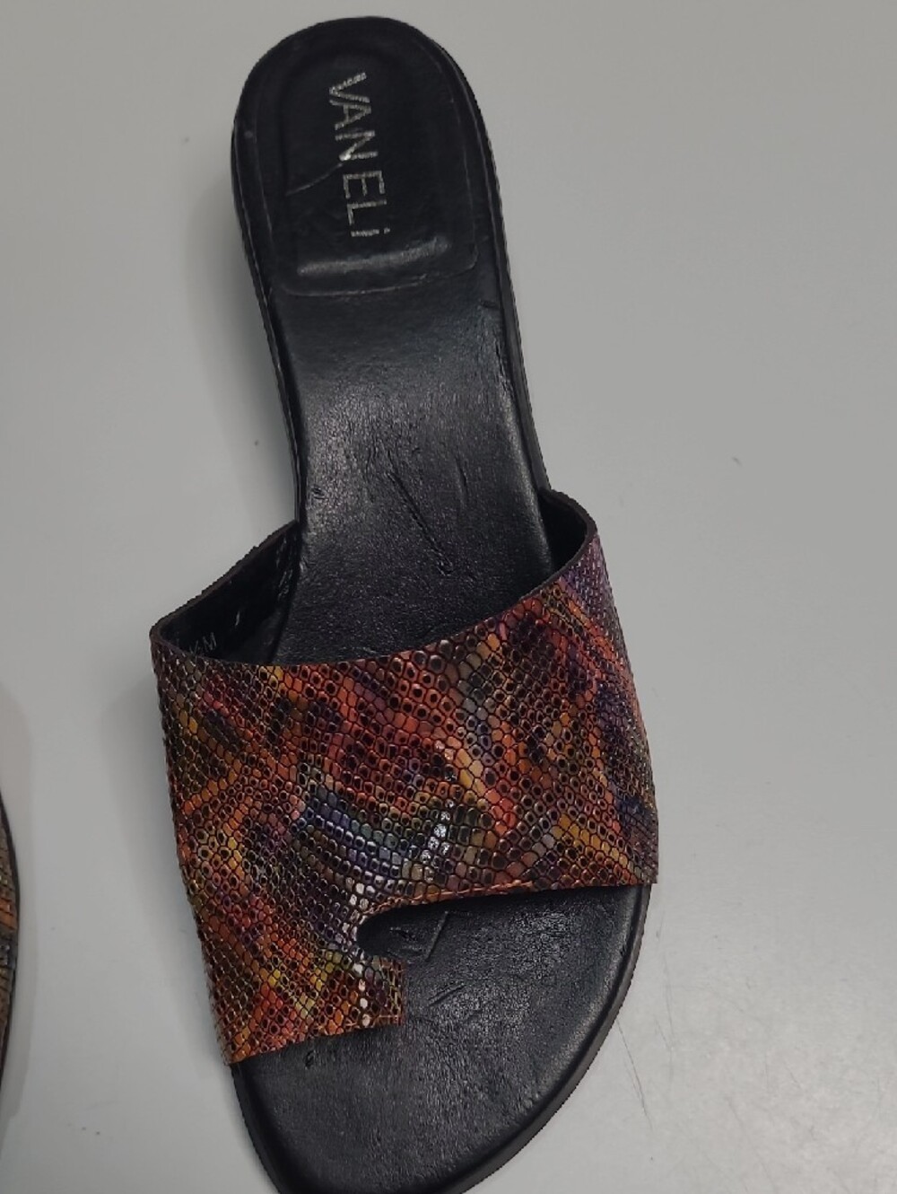 Vaneli «Tallis» Snake Embossed Faux Leather Sandals – Size 7.5