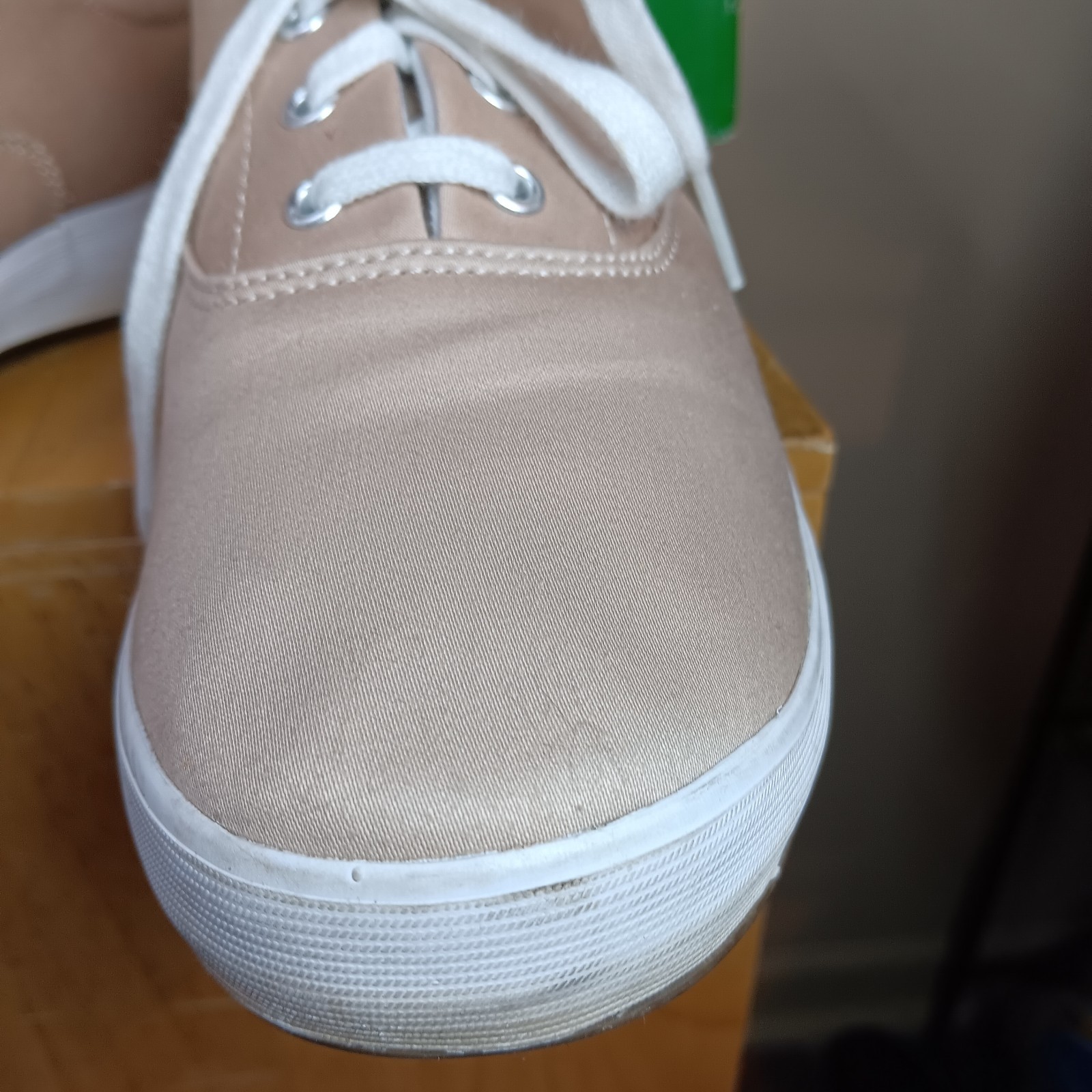 New With Box Grasshoppers Janey Memory Foam Orthopedic Comfort Sneaker 9.5 W
