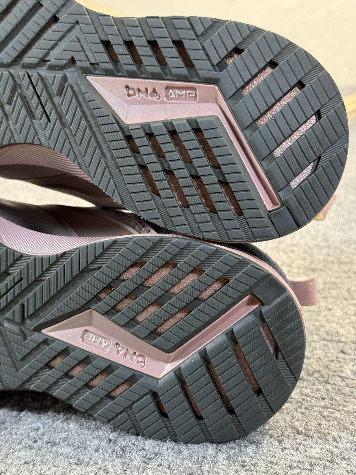 Brooks Running Shoes Womens SZ 9B Levitate 4 LE Gray Pink Slip On Sneakers Gym