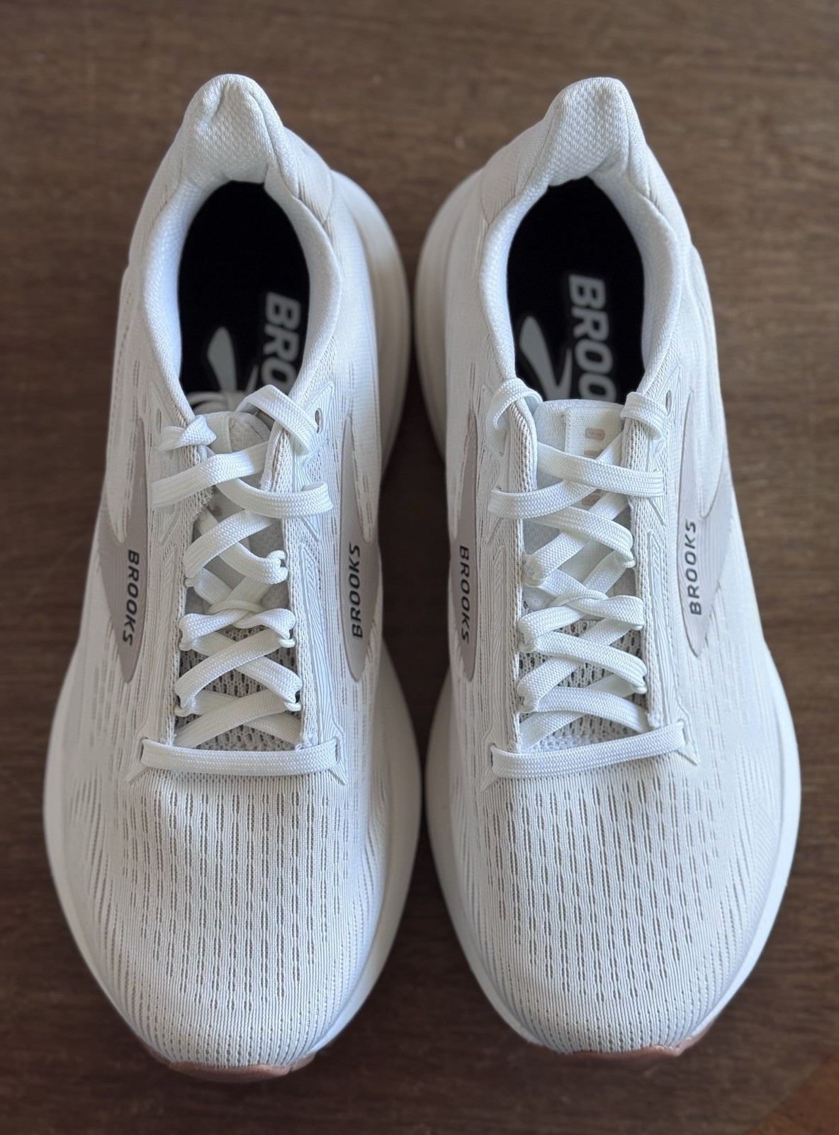 Women’s Size 7.5 Brooks Running Shoes White Chateau Grey 120456 1B 171 NIB
