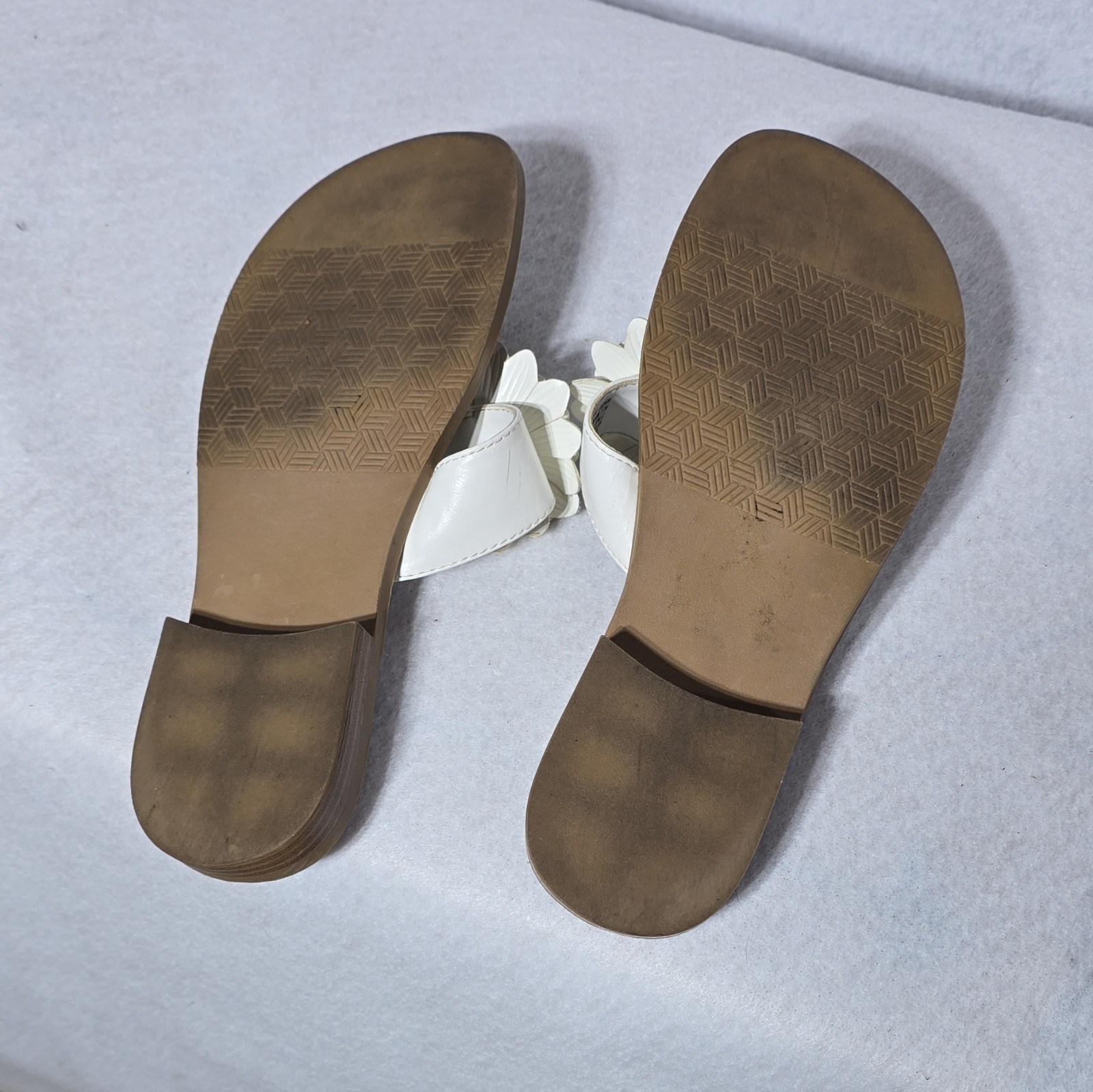 White Mountain Brown White Yellow Green Flower Thong Sandals Slip On Women’s 7M