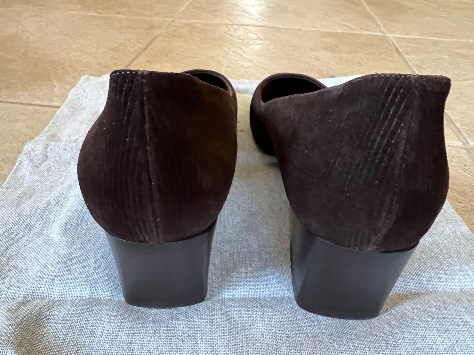 Aquatalia Pasha Expresso Brown Corduroy Suede Pumps NEW 8.5