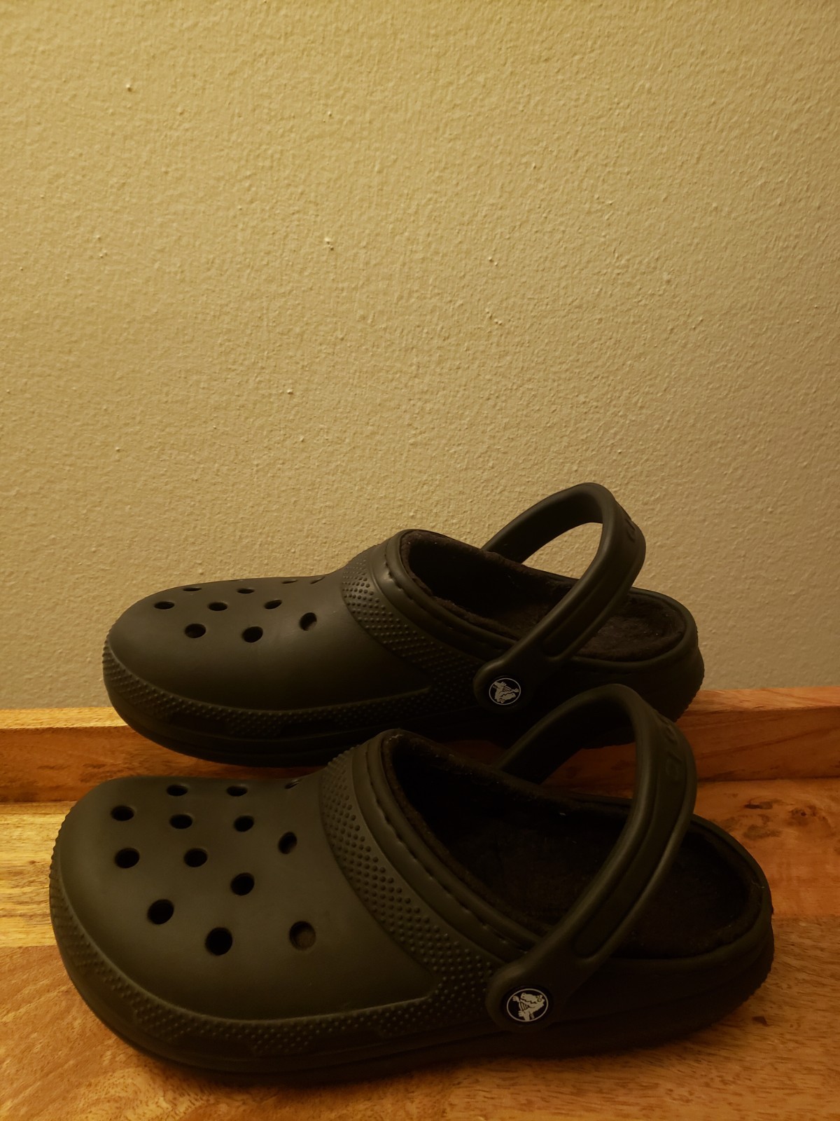 Crocs Classic Dual Comfort Clogs, Slip-On, Black, Logo Strap, Woman’s 9, CLEAN!