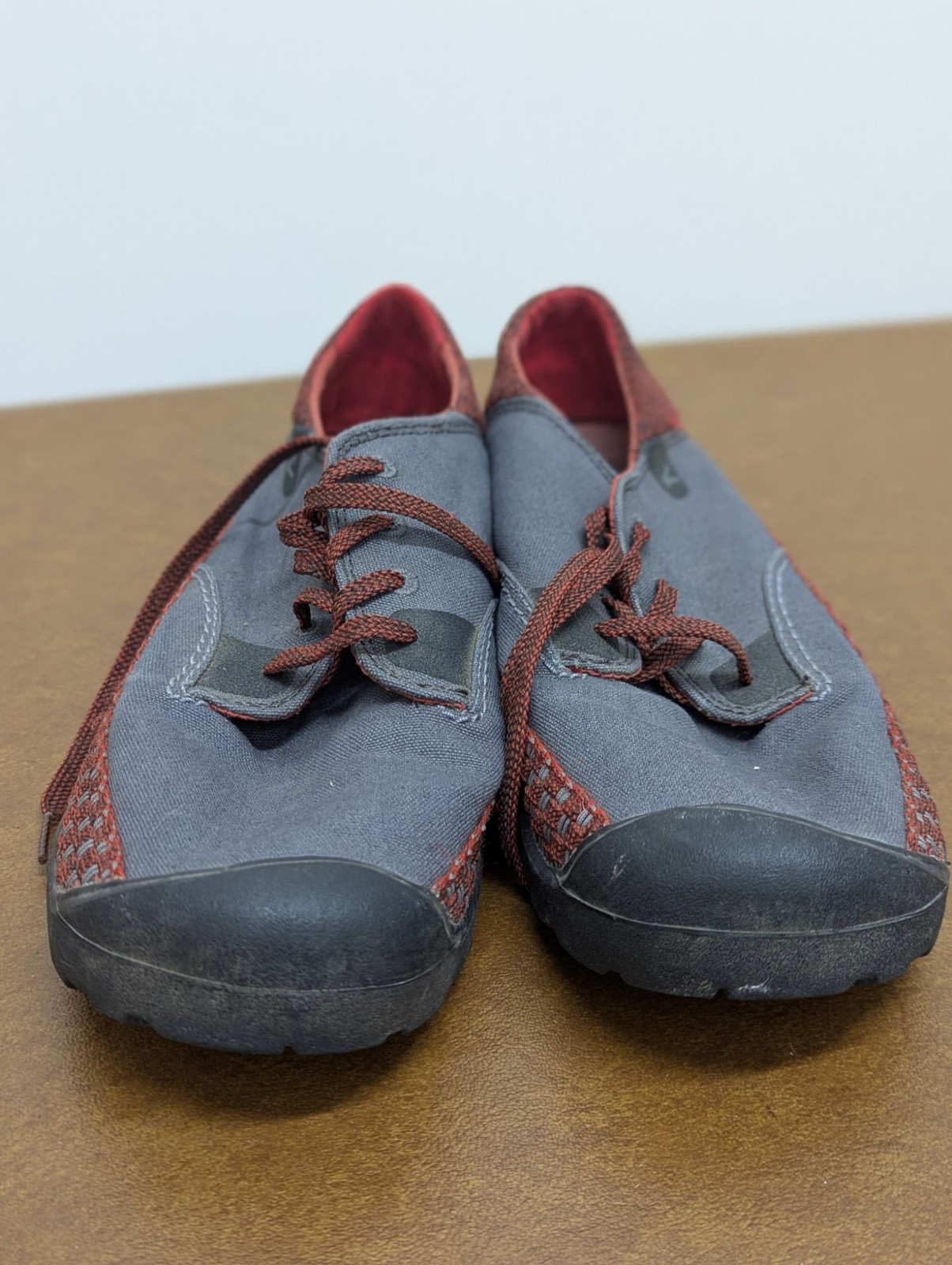 Keen Harvest Sample Shoes Size 9 US Red & Gray Casual Eco-Friendly Design