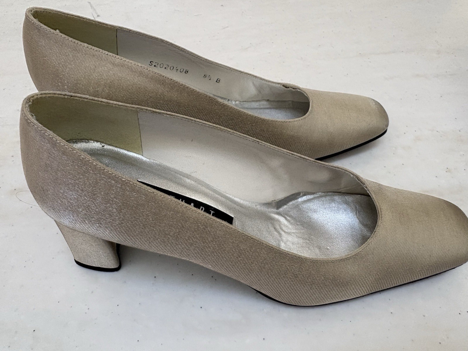 Stuart Weitzman Women’s Oyster Sparkle Lame Square Toe Pump Heels US 8.5 B