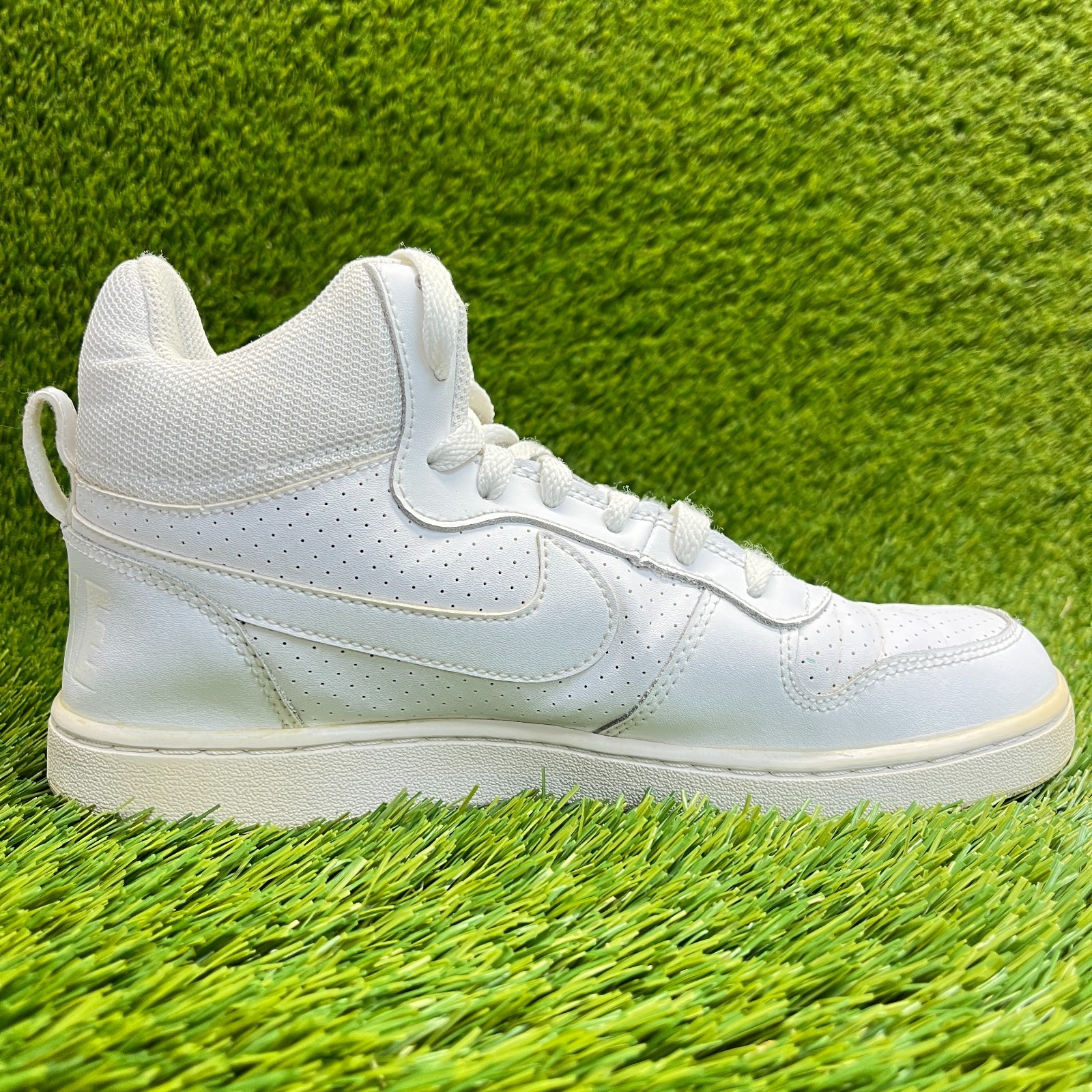 Nike Court Borough Mid Womens Size 8.5 White Athletic Basketball Shoes Sneakers