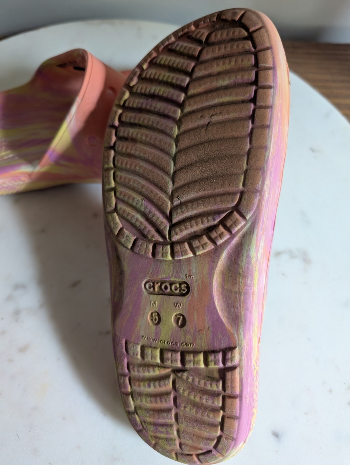 Crocs Iconic Comfort Women’s Slide Sandals Pink Yellow Marble Jibbitz Size W7