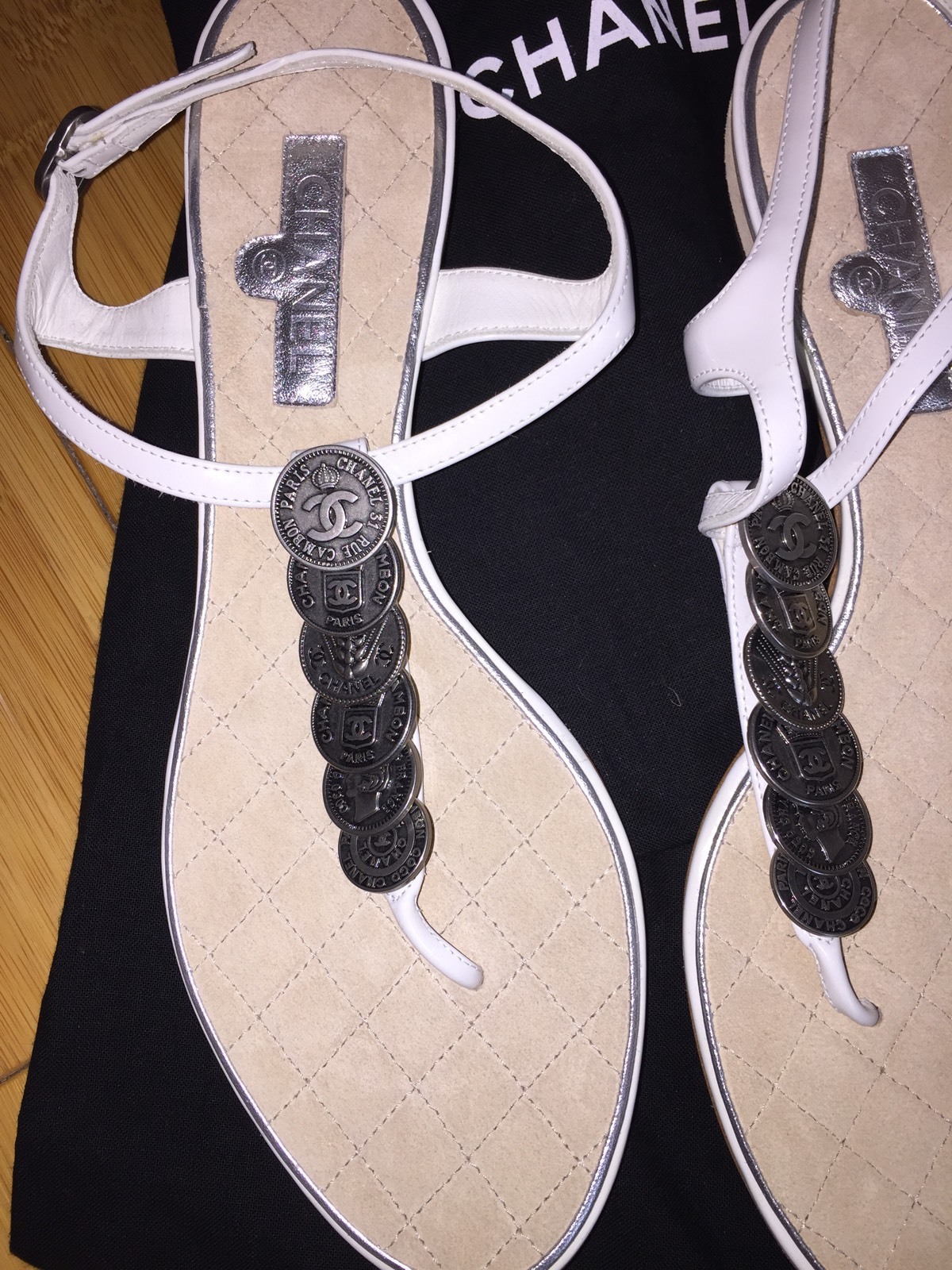 NEW CHANEL WHITE LEATHER COINS CC LOGO FLAT THONG SANDALS SIZE 39.5