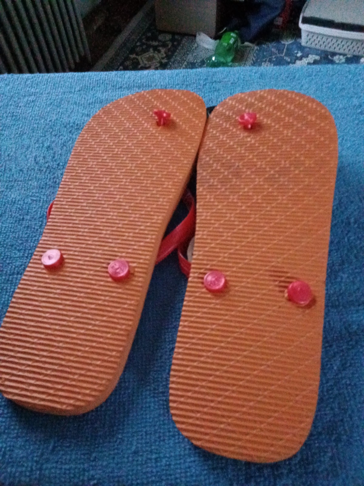 A Pair Of Juncture Women’s Large 9/10 Orange And White Flip Flops/Sandals