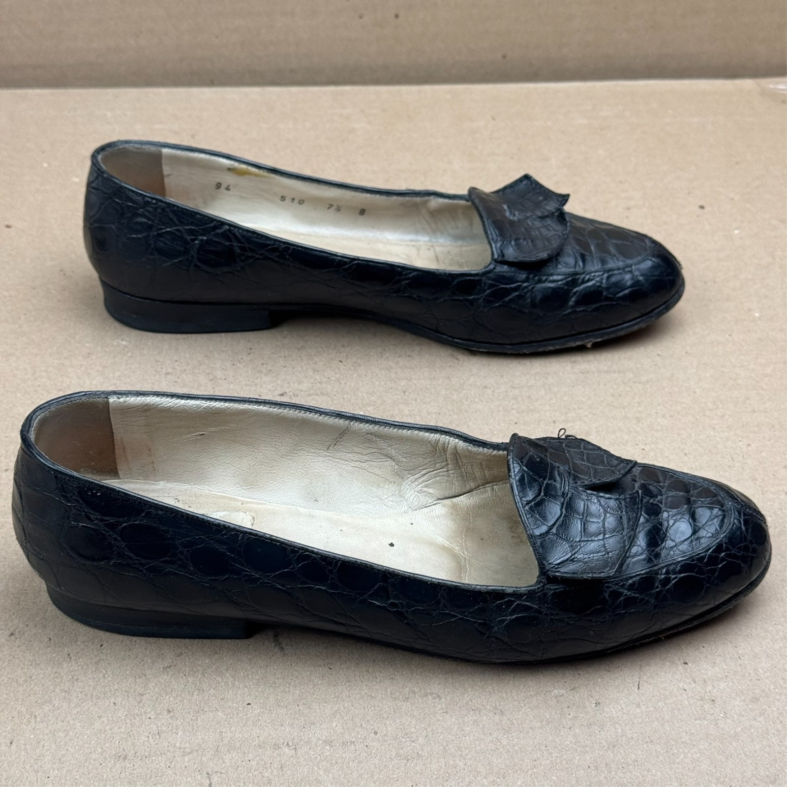 Women’s Johnston & Murphy Black Alligator Print Leather Loafers Size 7.5B