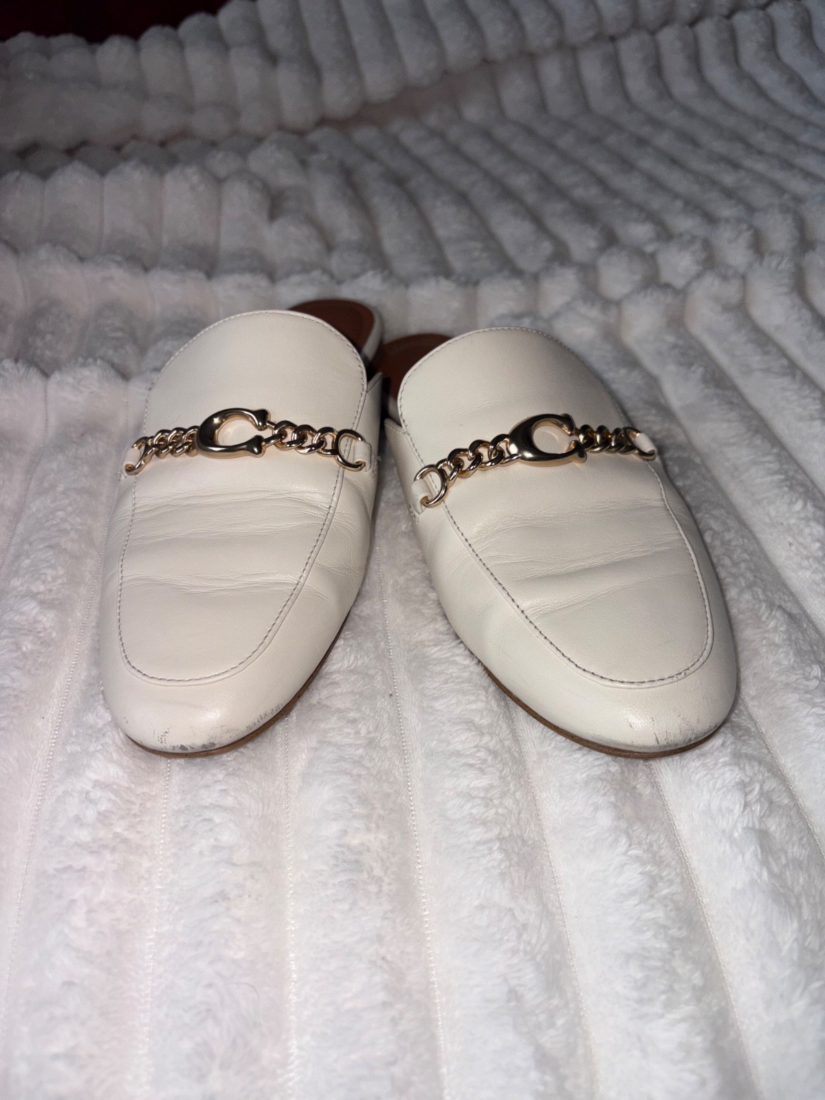 Unisex Coach white leather mules with gold chain women’s size 8
