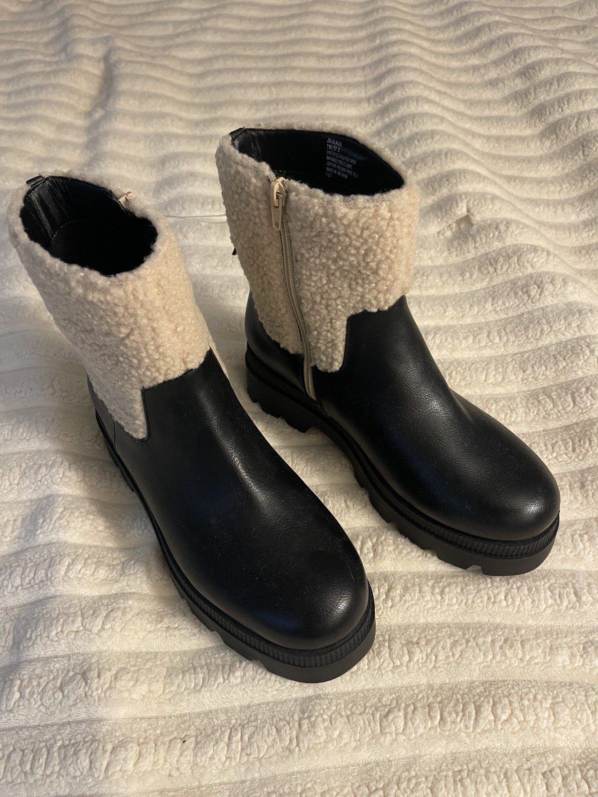 Jessica Simpson Ulalie Black Fur Platform Lug Sole Ankle Boots JS-ULALIE 7M