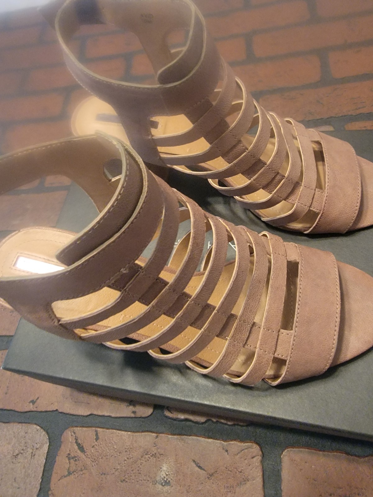 TAHARI Avid Sandal, Mushroom, Size 10 Strappy Leather Block Heel Ankle Buckle