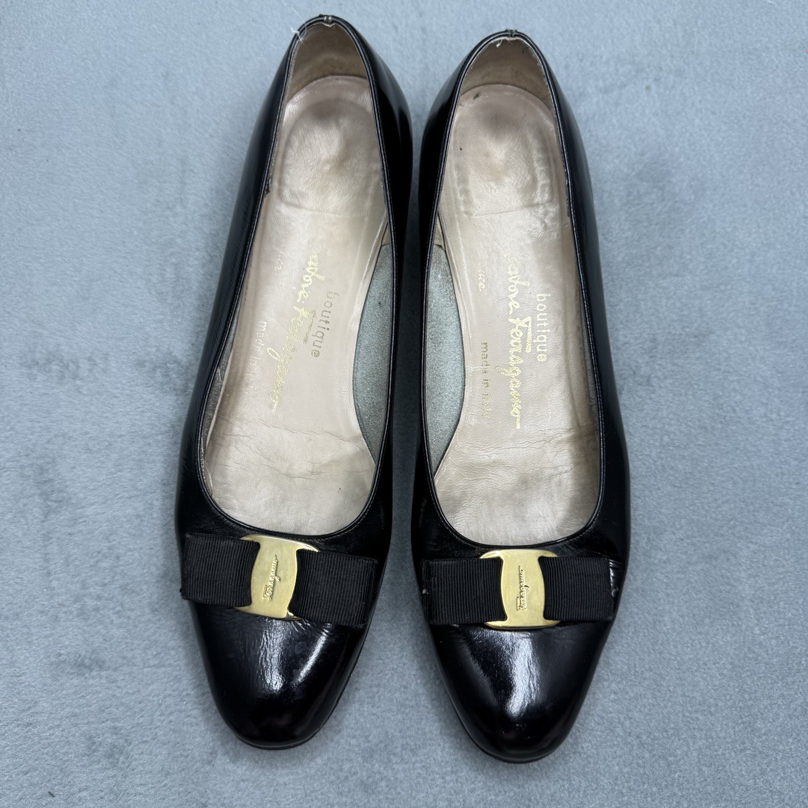 Salvatore Ferragamo Women’s Black Patent Leather Vara Bow Heel Pumps Size 9AAA