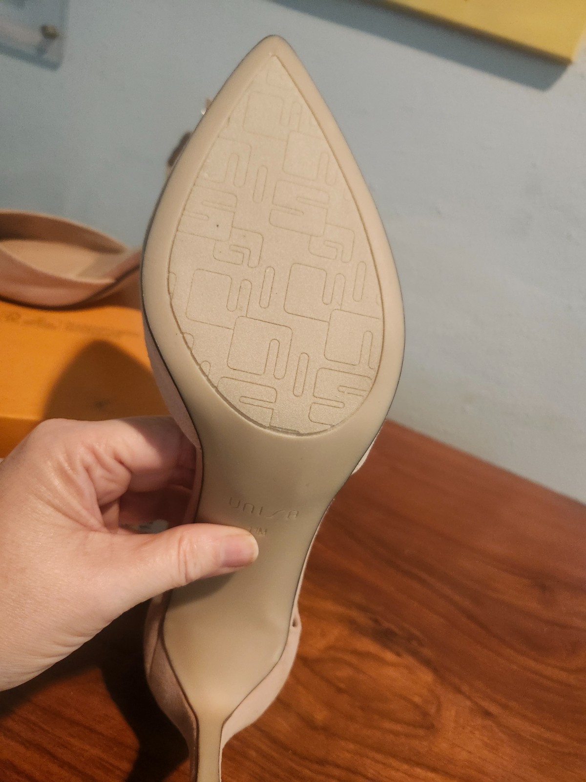 Unisa UN Yadira Beige Suede dOrsay Chain Ankle Strap Heel 11M NIB