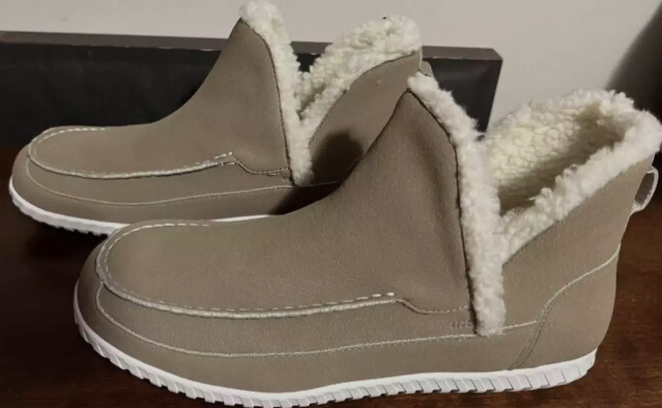 Journee Collection Capreece Tru Comfort Foam Womans Slipper Boots – Size 8.5