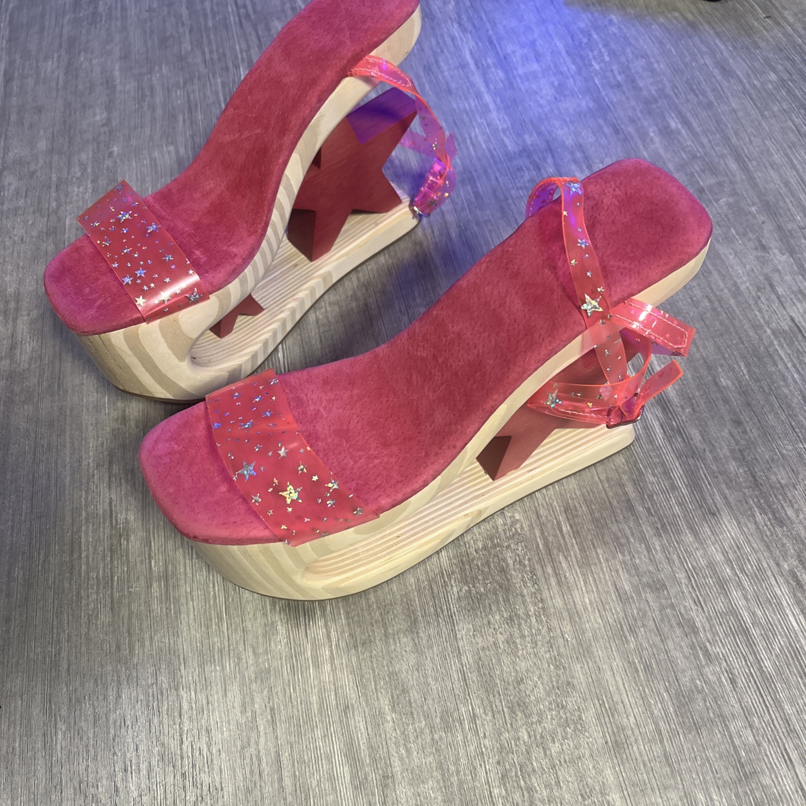NEW WOODEN STAR HEELS Size 11 Women’s COLOR PINK WITH STARS