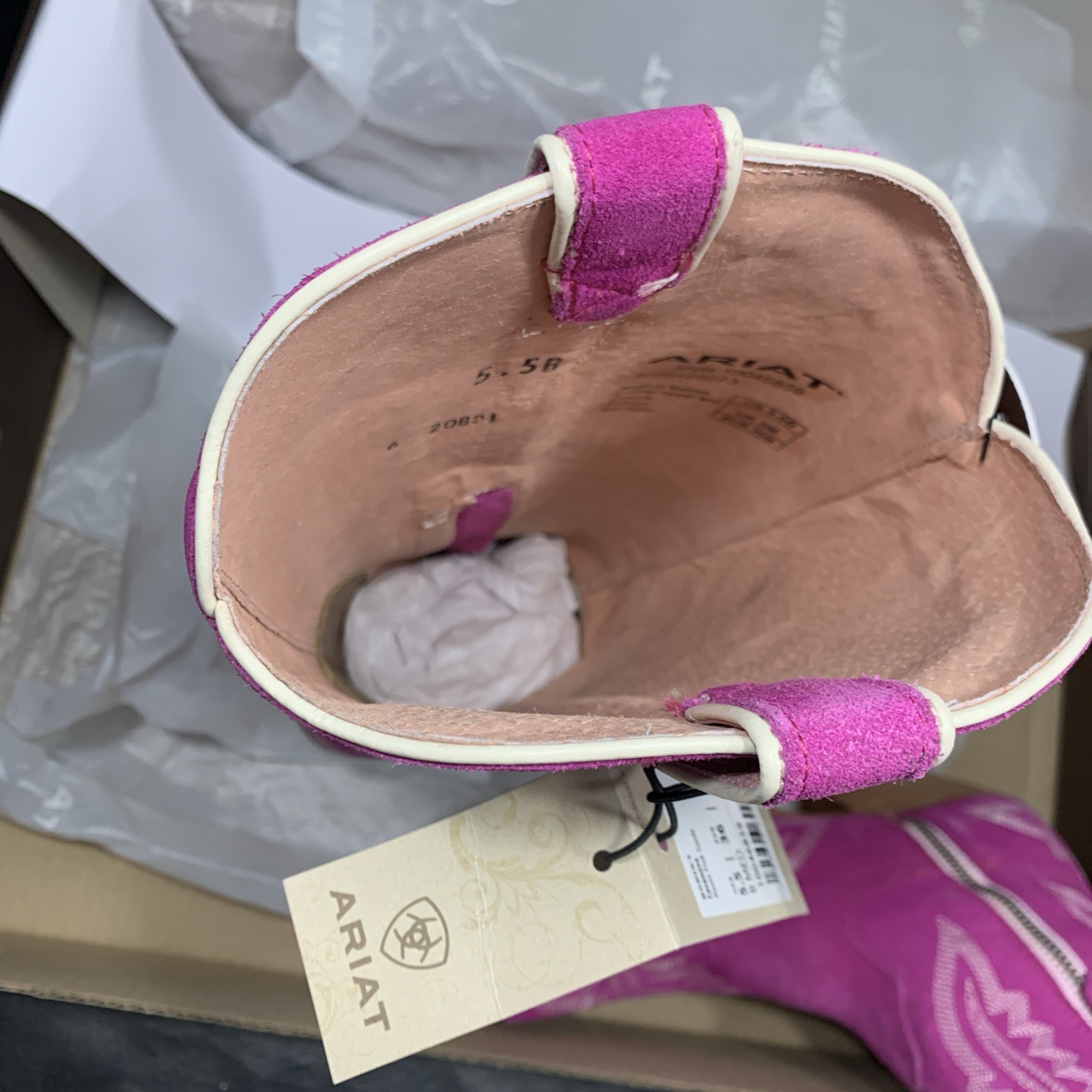Cowgirl boots Pink Ariat Casanova size 5.5 New In Box Toe X Height 16”