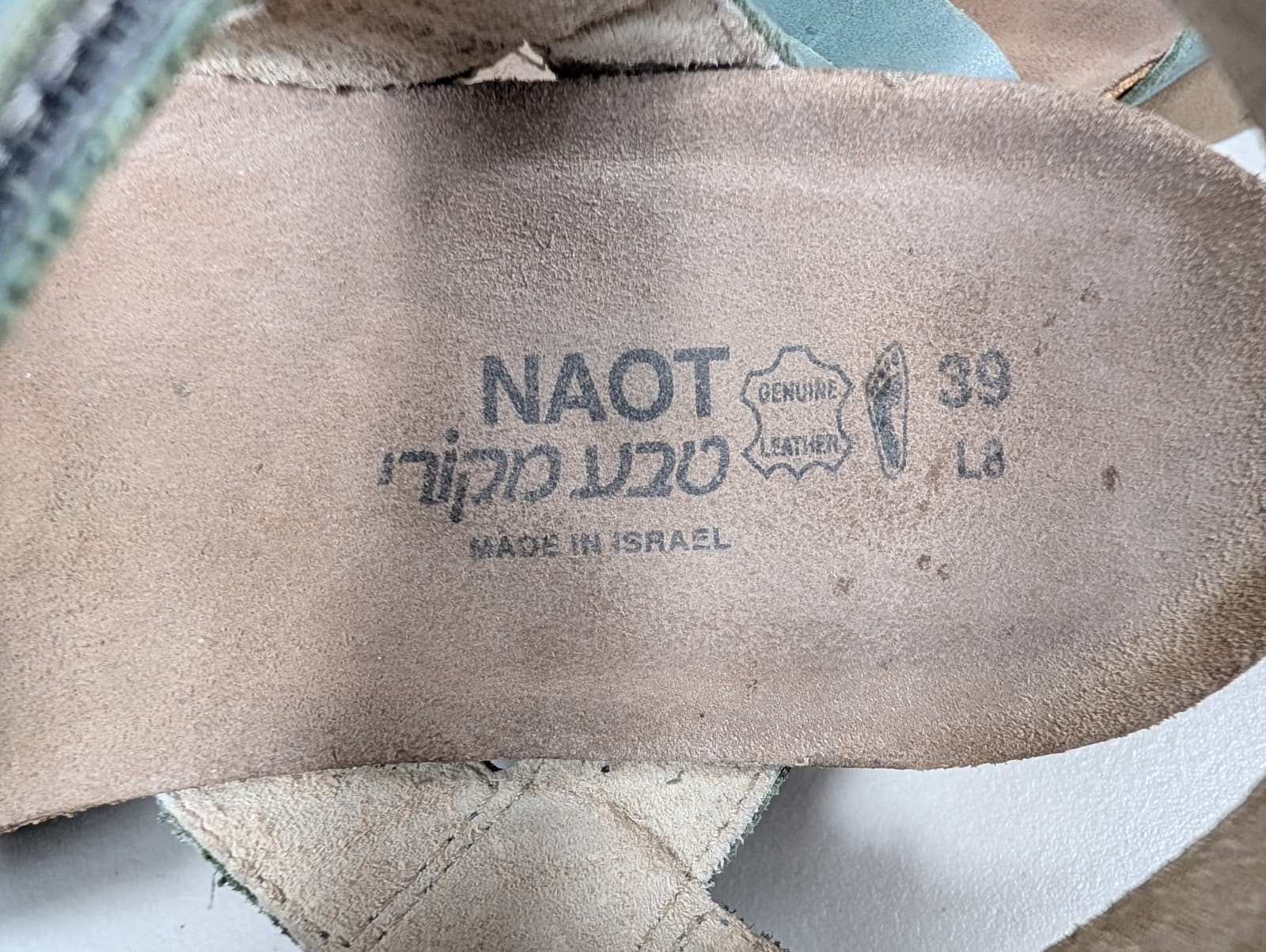 Naot Women’s Kayla green leather sandals size 8