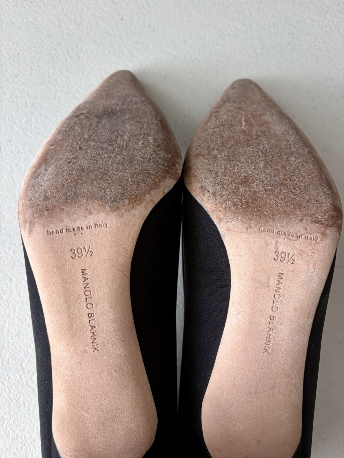 Manolo Blahnik Women’s Black Crepe Pointed Toe Heels Shoes Pumps Size 8.5 39.5