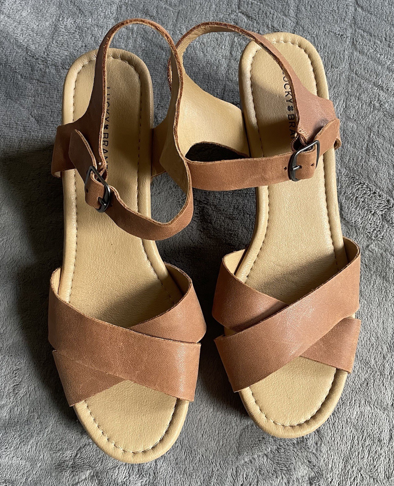Lucky Brand Haidlee Block Heel Sandals Womens Size 9M Leather 3.25” Heel Latte