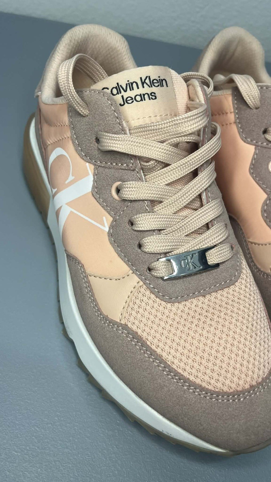 Calvin Klein Women’s Maglee Sneaker, Dark Blush Multi Size