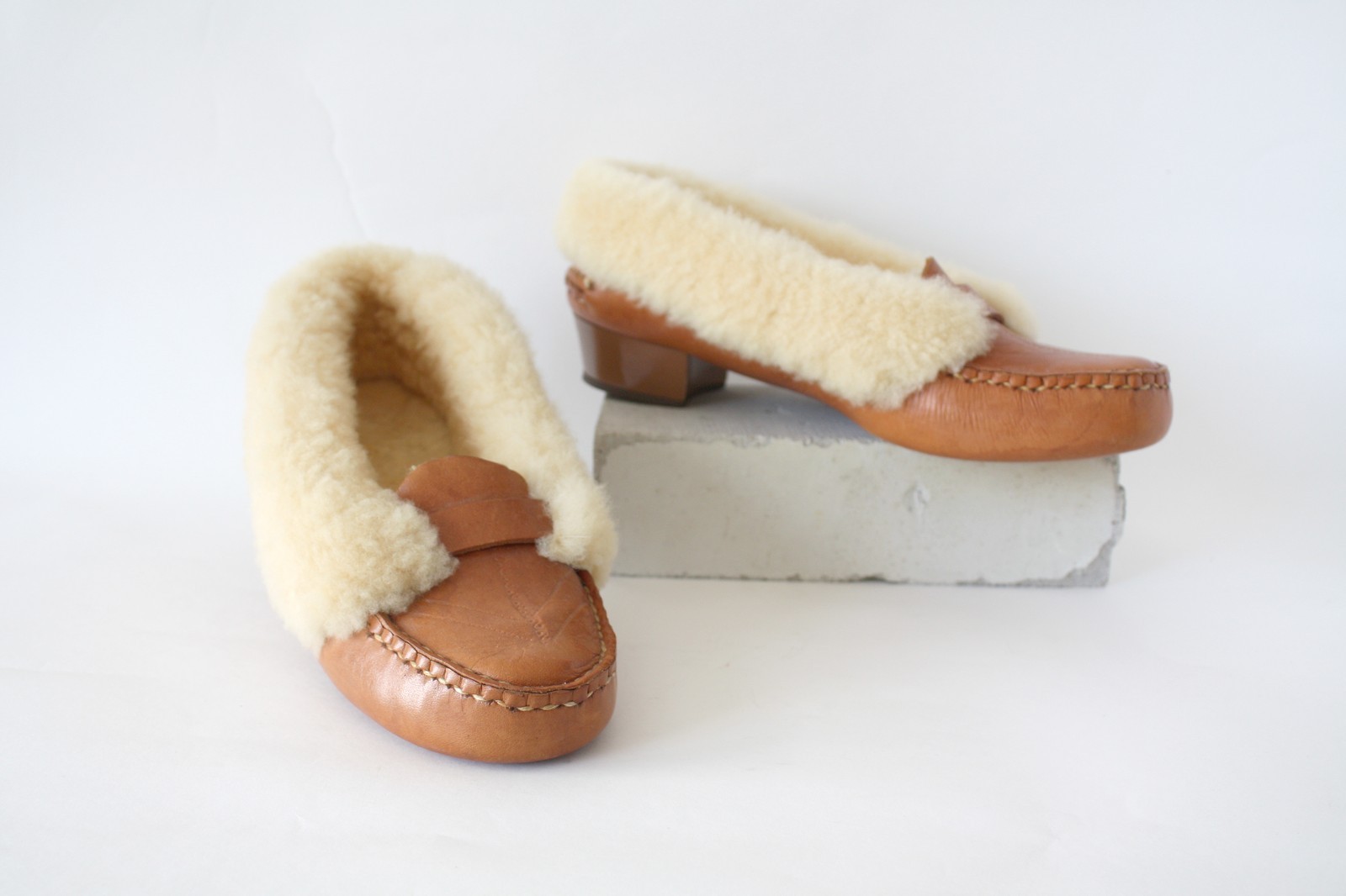 Handmade Artisanal 70s Vintage Brown Stamped Design Leather Lined Heel Moccasins