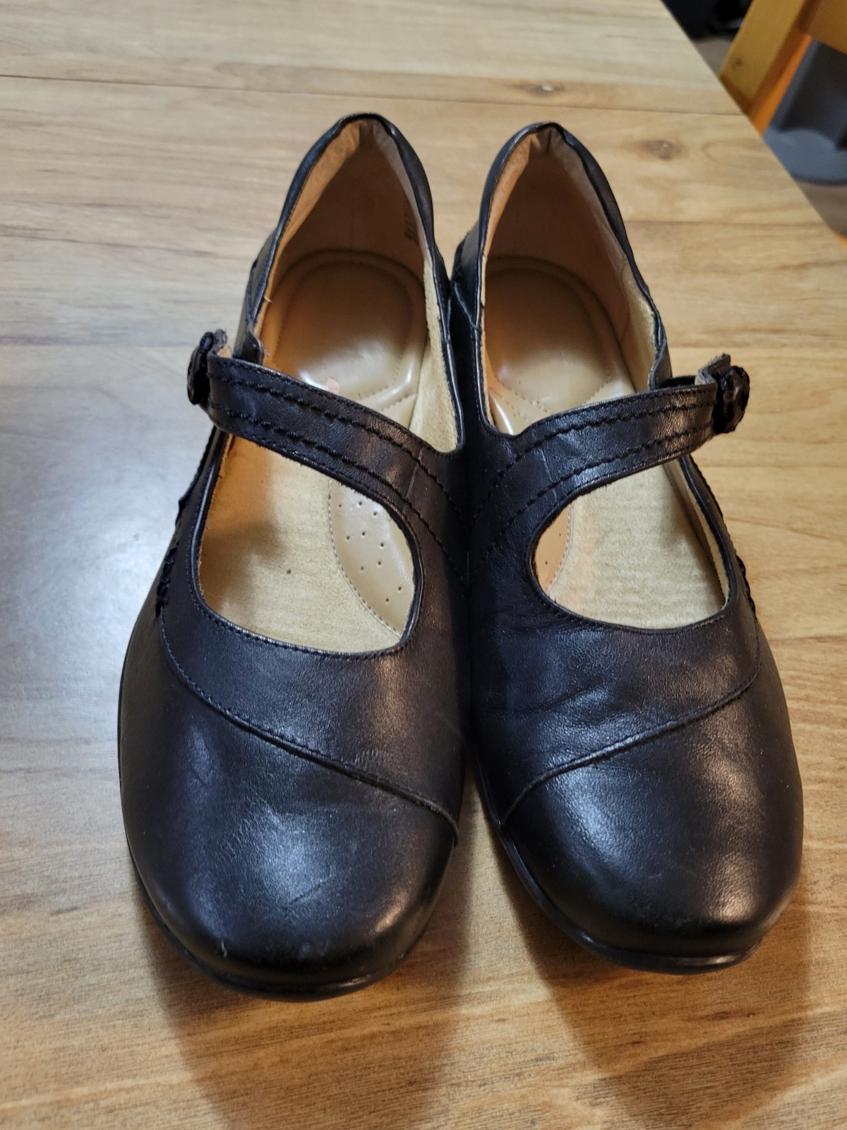 Mary Jane Style Leather Shallow Toe Comfort Flat By Strictly Comfort sz 10-M