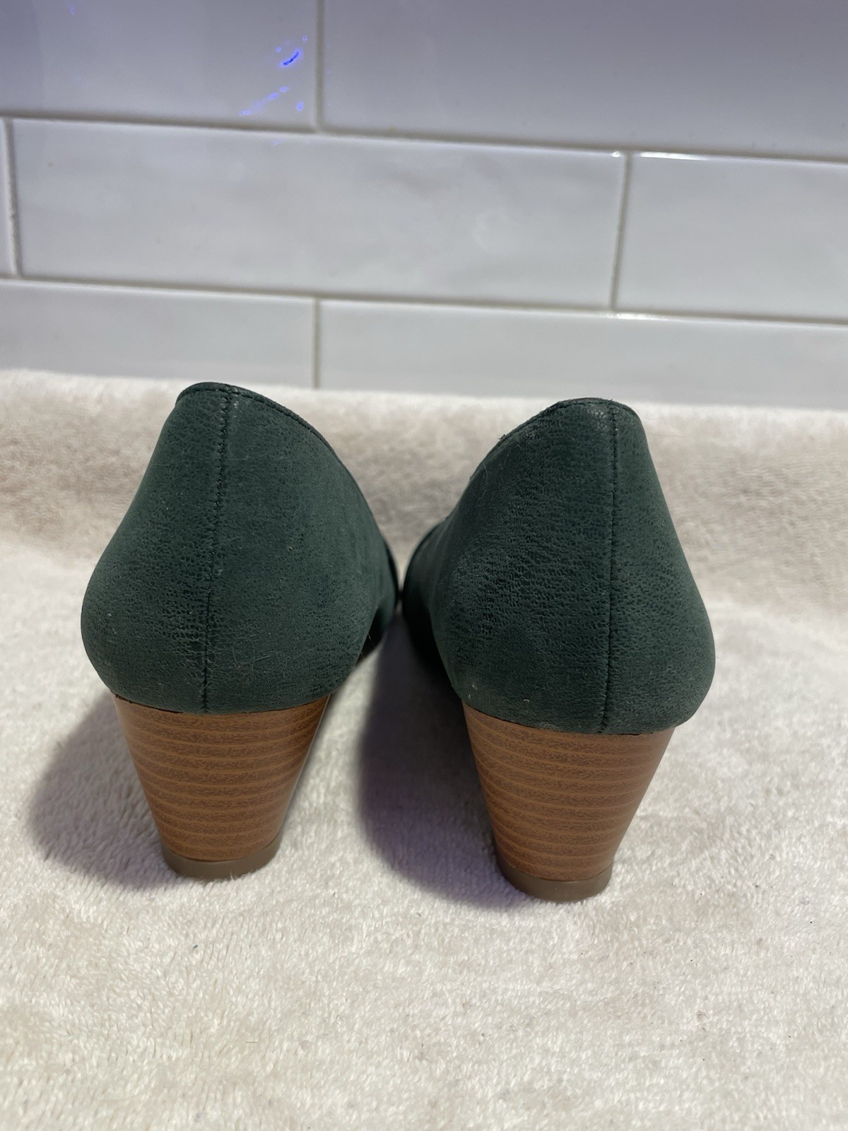 Journee Collection Graysn Green Suede Wedge Flat SlipOn Comfort Round Toe Size 8