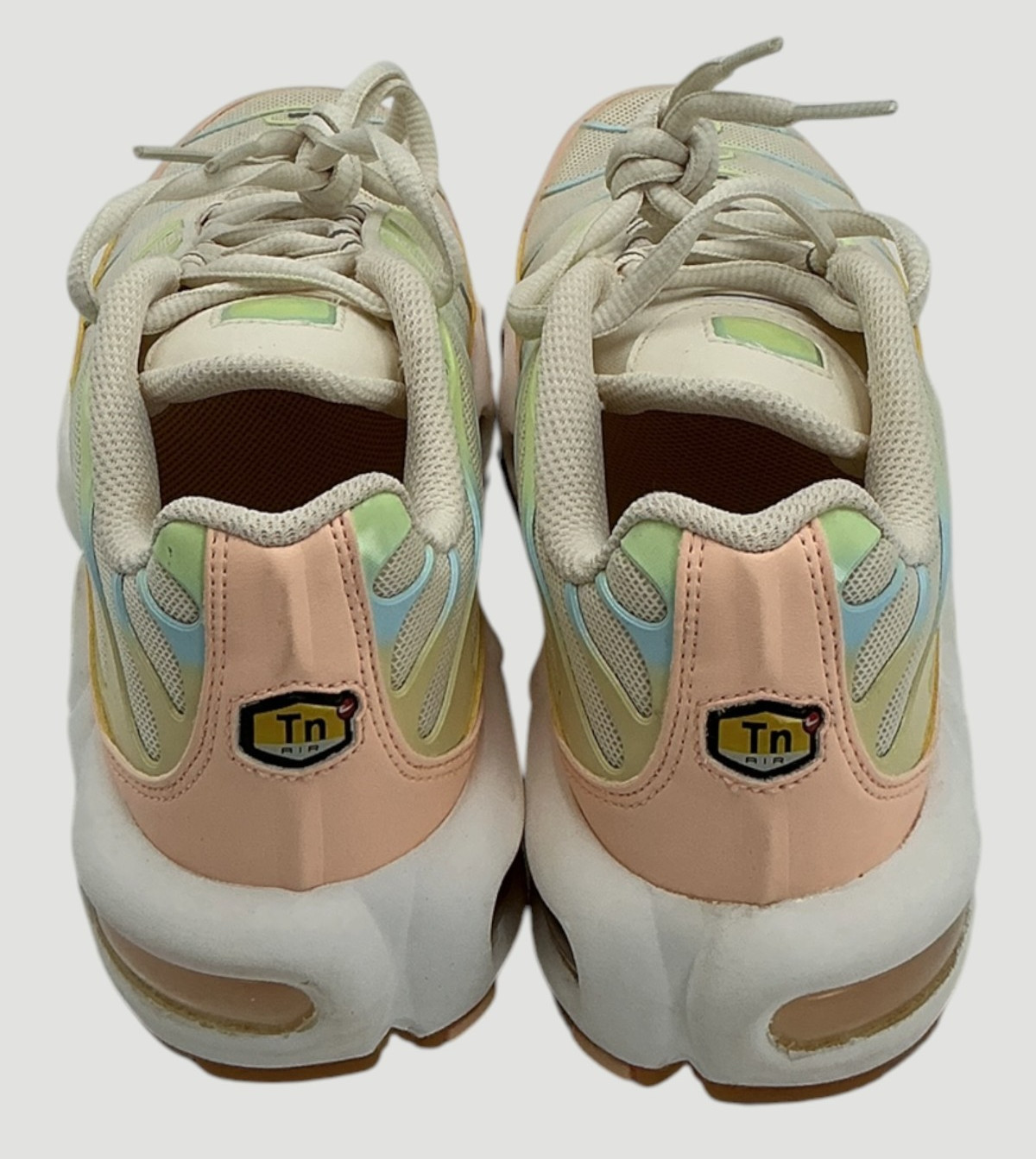 Nike Air Max Plus Women’s Size 6 Crimson Tint/Glacier Blue/Ivory Sneakers NIB