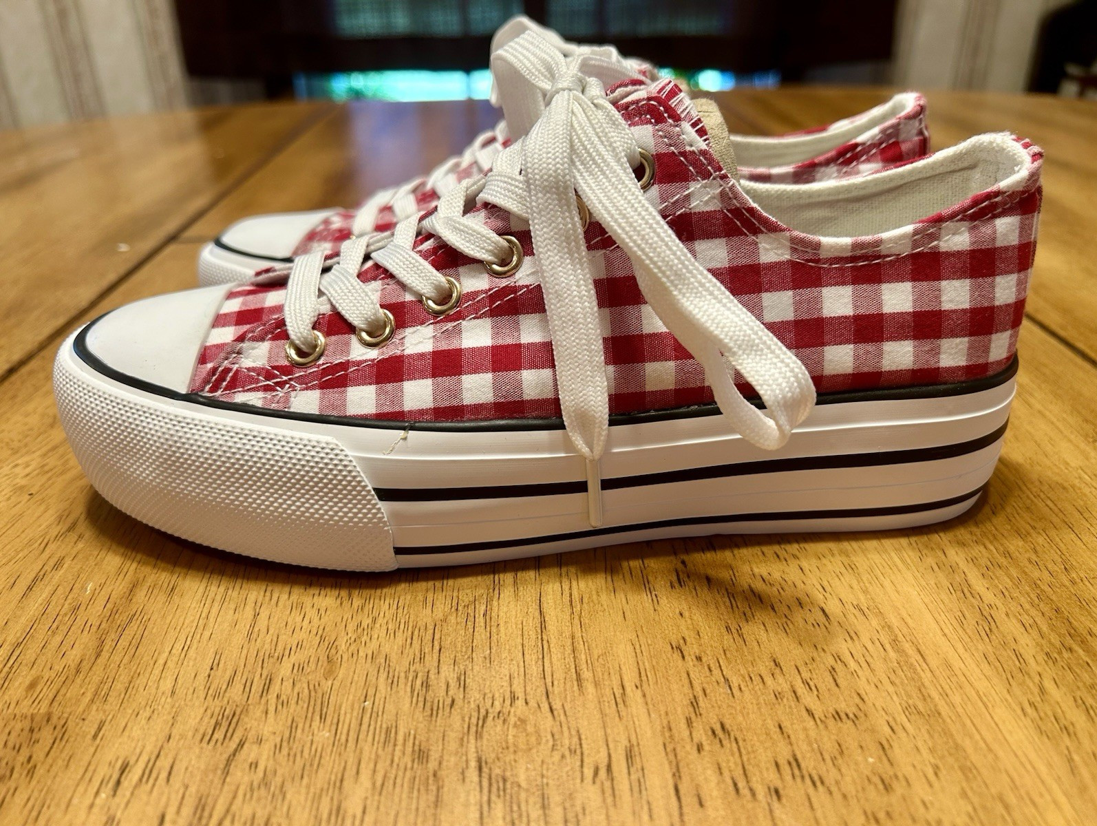 Red/White Gingham Lace-Up Low Top Sneakers Textile Upper Rubber Sole New Def