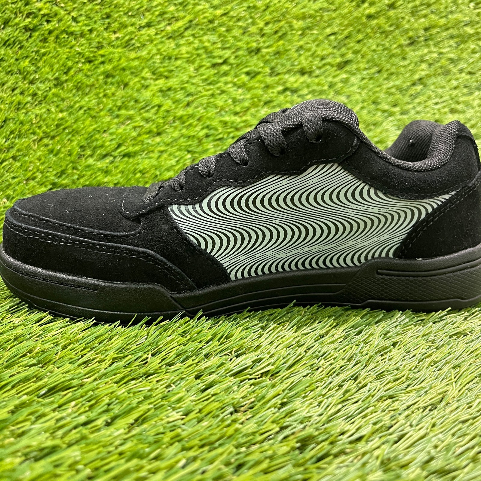 Volcom Hybrid EH Womens Size 7 Black White Composite Toe Safety Work Shoes