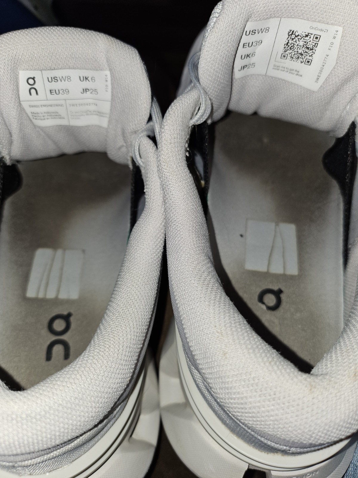 ON Cloud Cloudflyer 5 Glacier/Wolf Shoes Sneakers Size 8 Women White Gray
