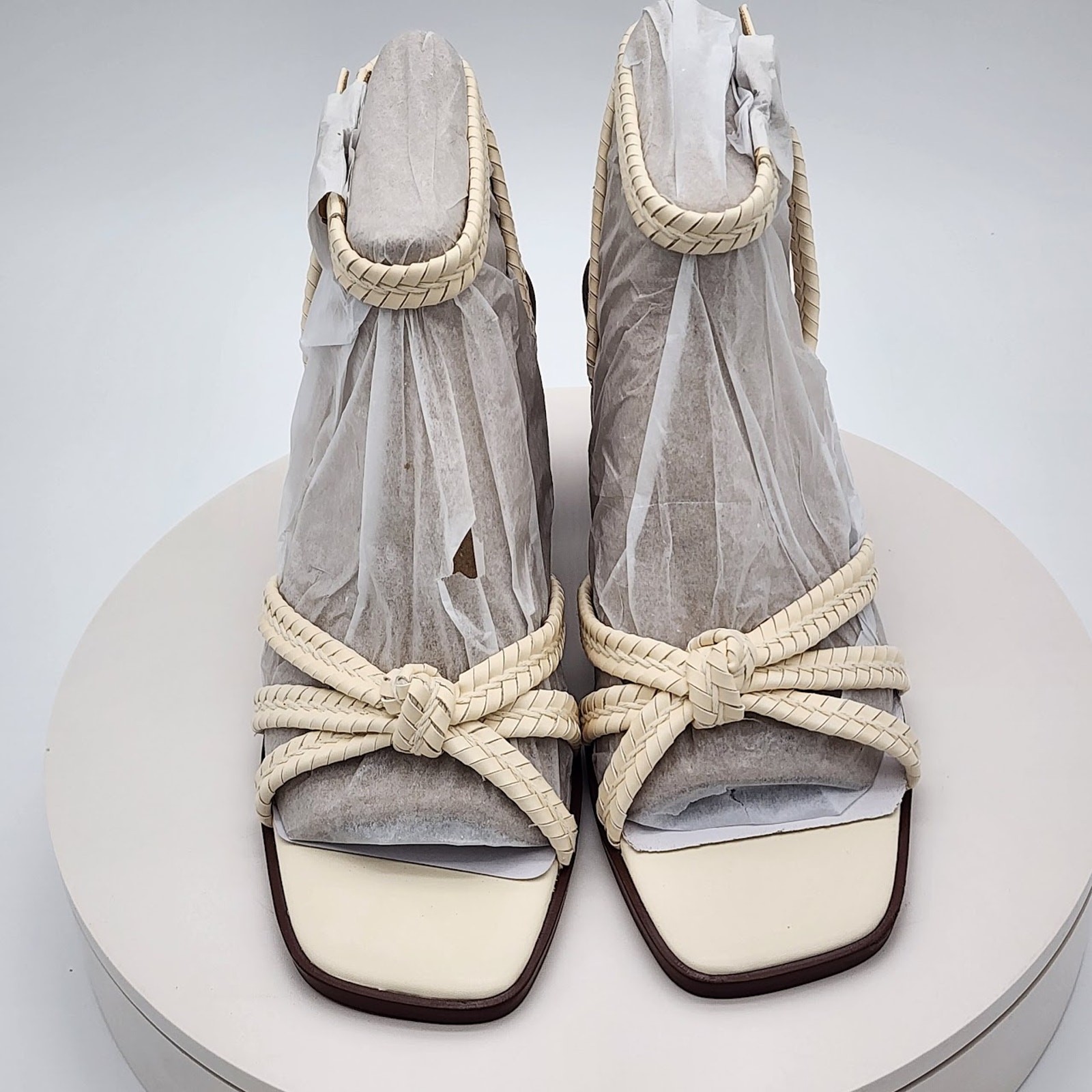 NEW – Giani Bernini Renaee Women’s White Linen Block Heel Sandals – Size 7