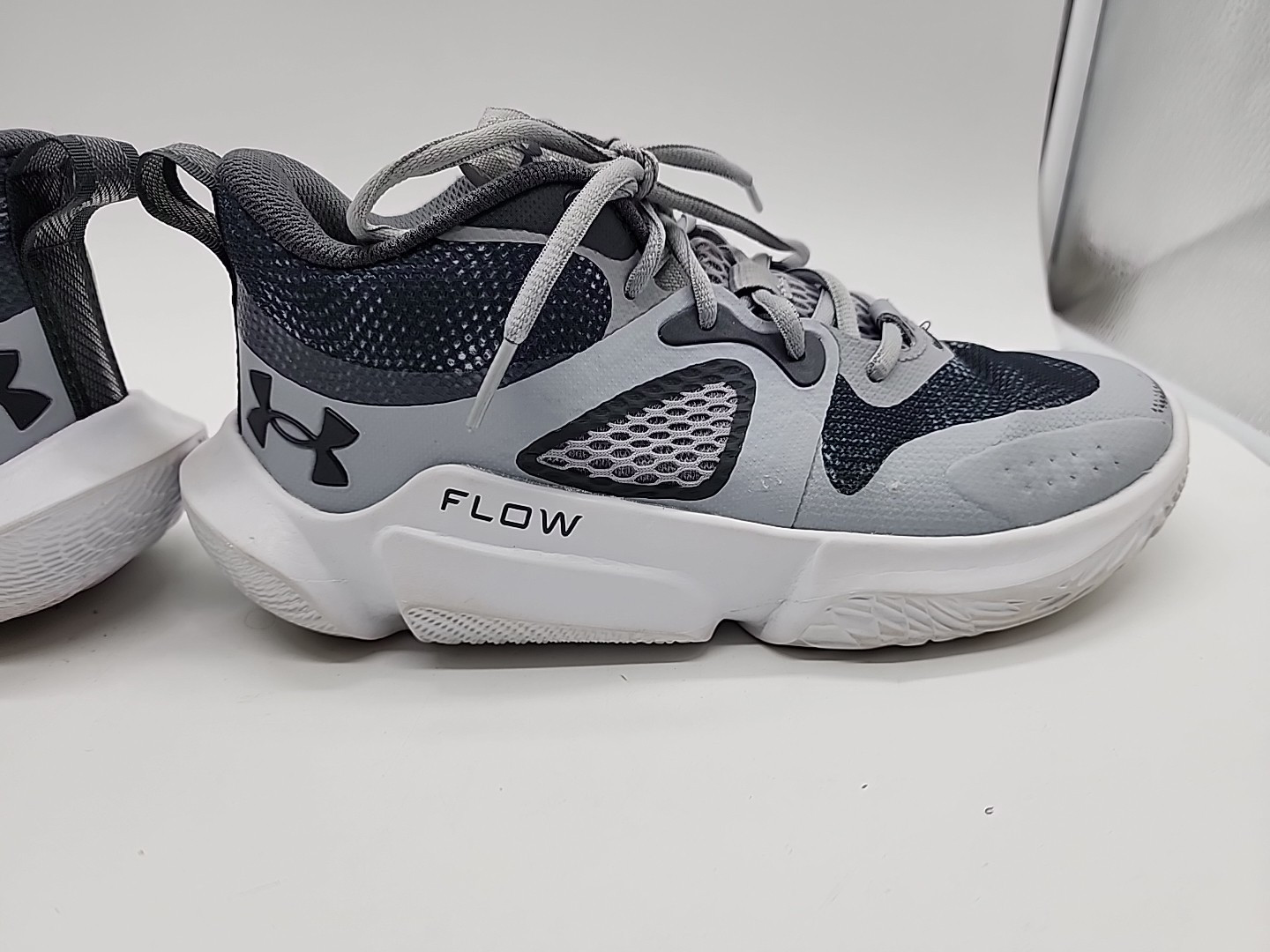 Under Armour Flow Breakthru 3 Low Mod Grey White Women’s Basketball Shoe Size 8
